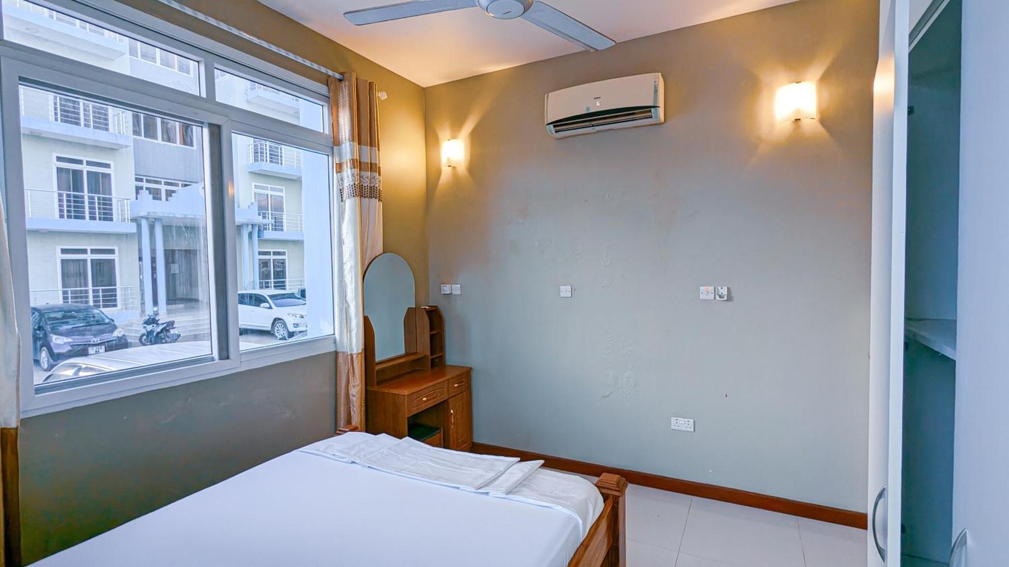 3 Bedroom In By Rede Tours Apartment *