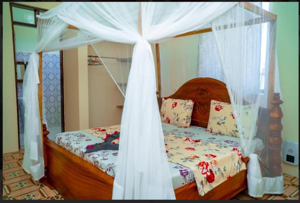 Saba House 24 *