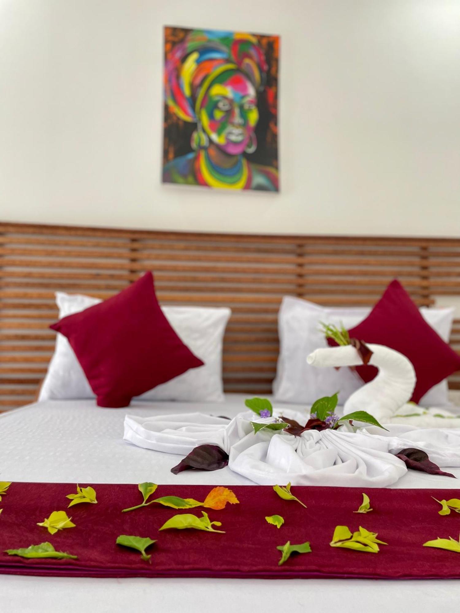 Crystal Coast Hotel *
