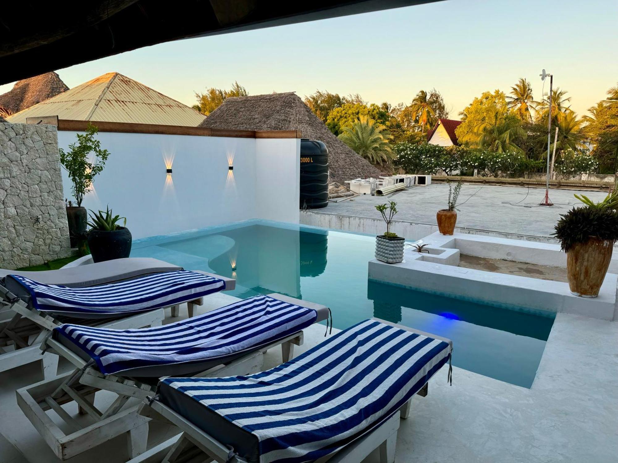 Majestic Zanzibar Penthouse One Of A Kind Properties With Private Rooftop Pool Tv Wifi Aircon And 90M From The Famous Paje Beach Villa