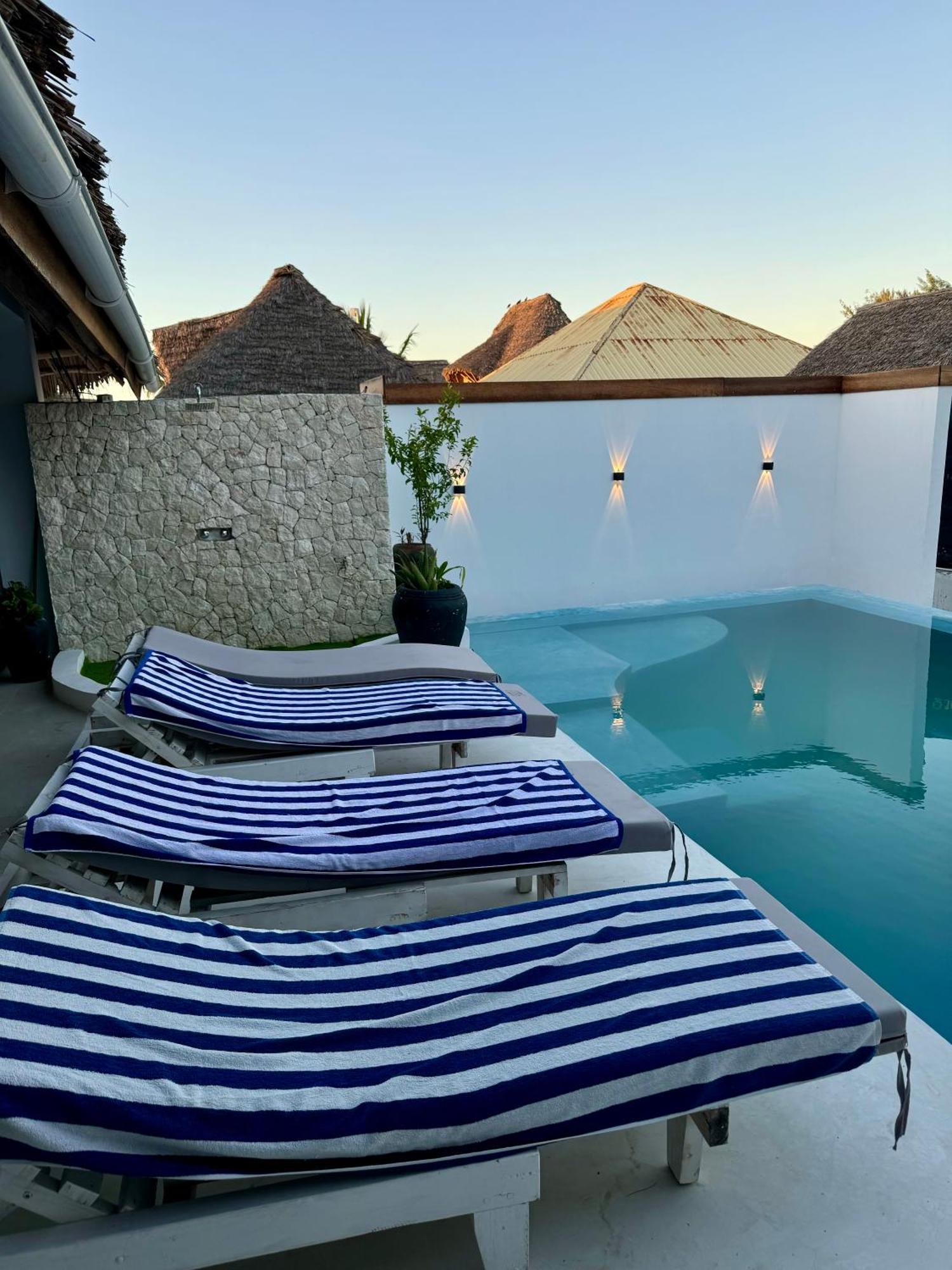 Majestic Zanzibar Penthouse One Of A Kind Properties With Private Rooftop Pool Tv Wifi Aircon And 90M From The Famous Paje Beach Villa *