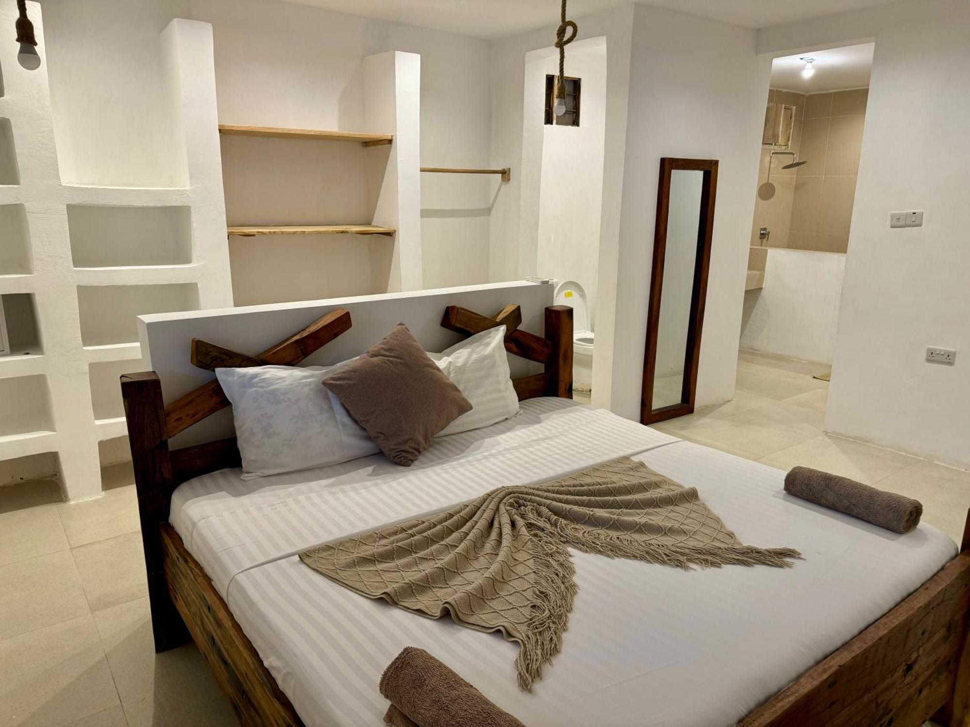 Villa Majestic Zanzibar Penthouse One Of A Kind Properties With Private Rooftop Pool Tv Wifi Aircon And 90M From The Famous Paje Beach *