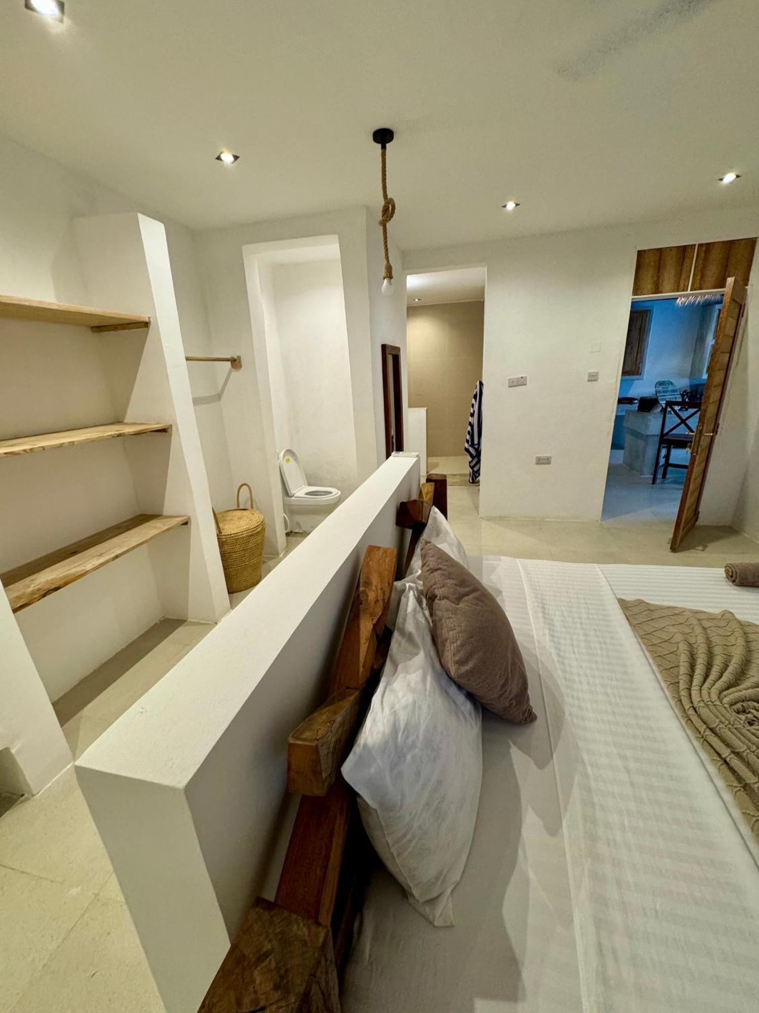 Luxury Penthouse With Private Rooftop Pool Prime Location Zanzibar Tv Wifi Ac Steps To The Villa