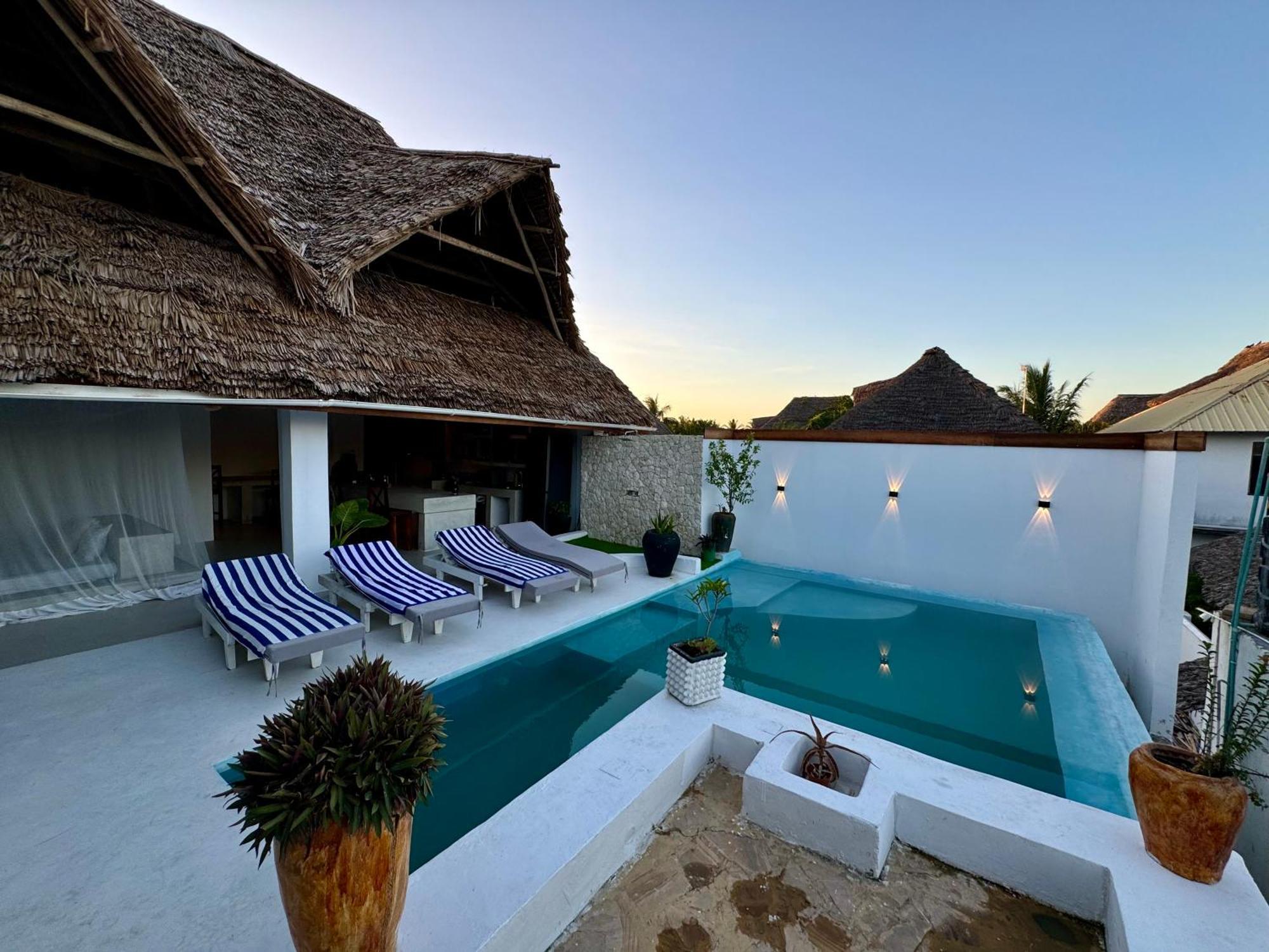 Majestic Zanzibar Penthouse One Of A Kind Properties With Private Rooftop Pool Tv Wifi Aircon And 90M From The Famous Paje Beach Villa *