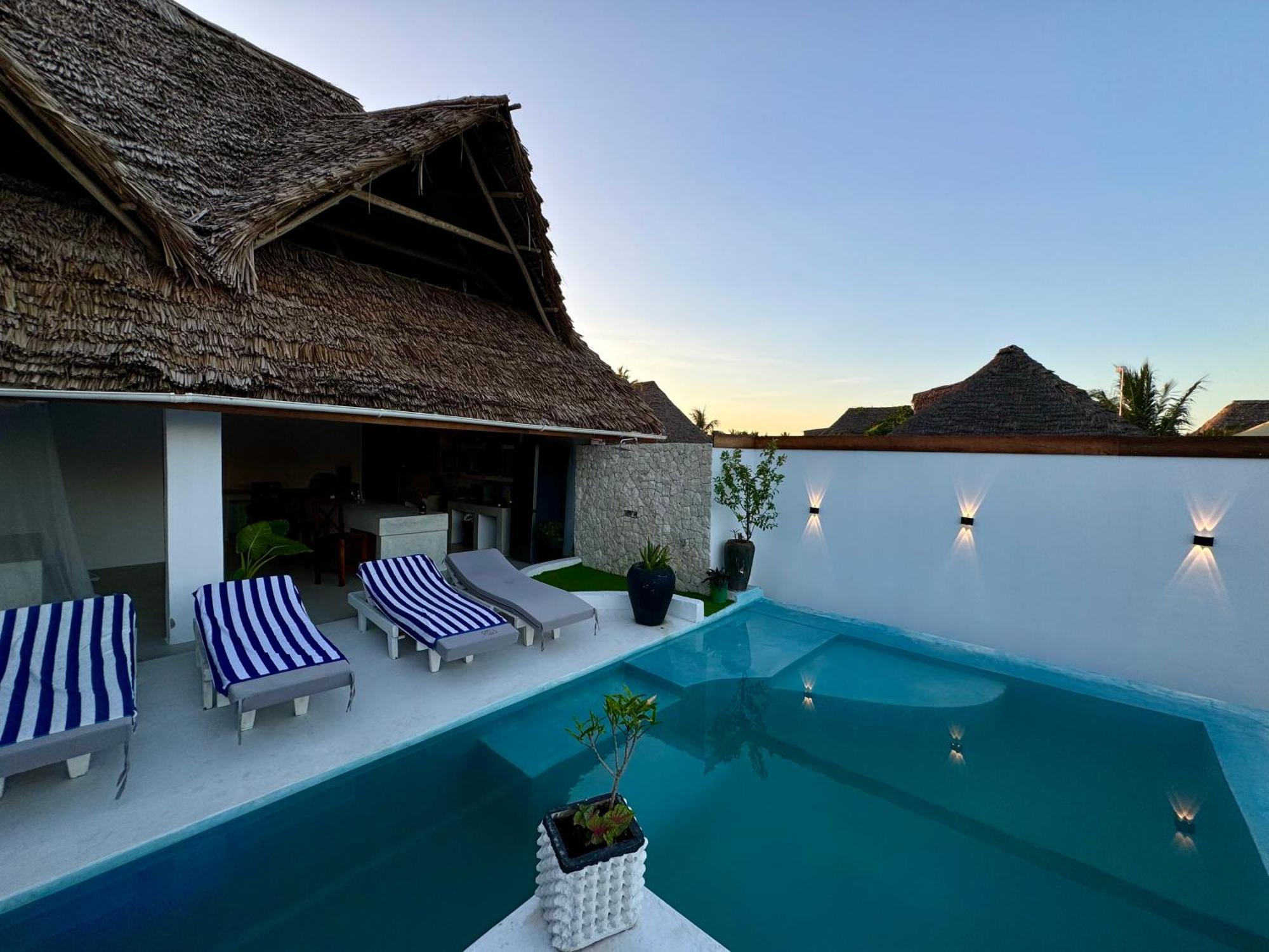 Majestic Zanzibar Penthouse One Of A Kind Properties With Private Rooftop Pool Tv Wifi Aircon And 90M From The Famous Paje Beach Villa *