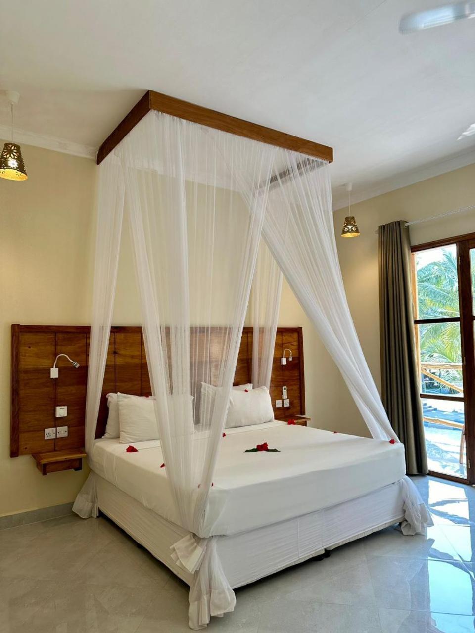 Sunset Hotel 4*