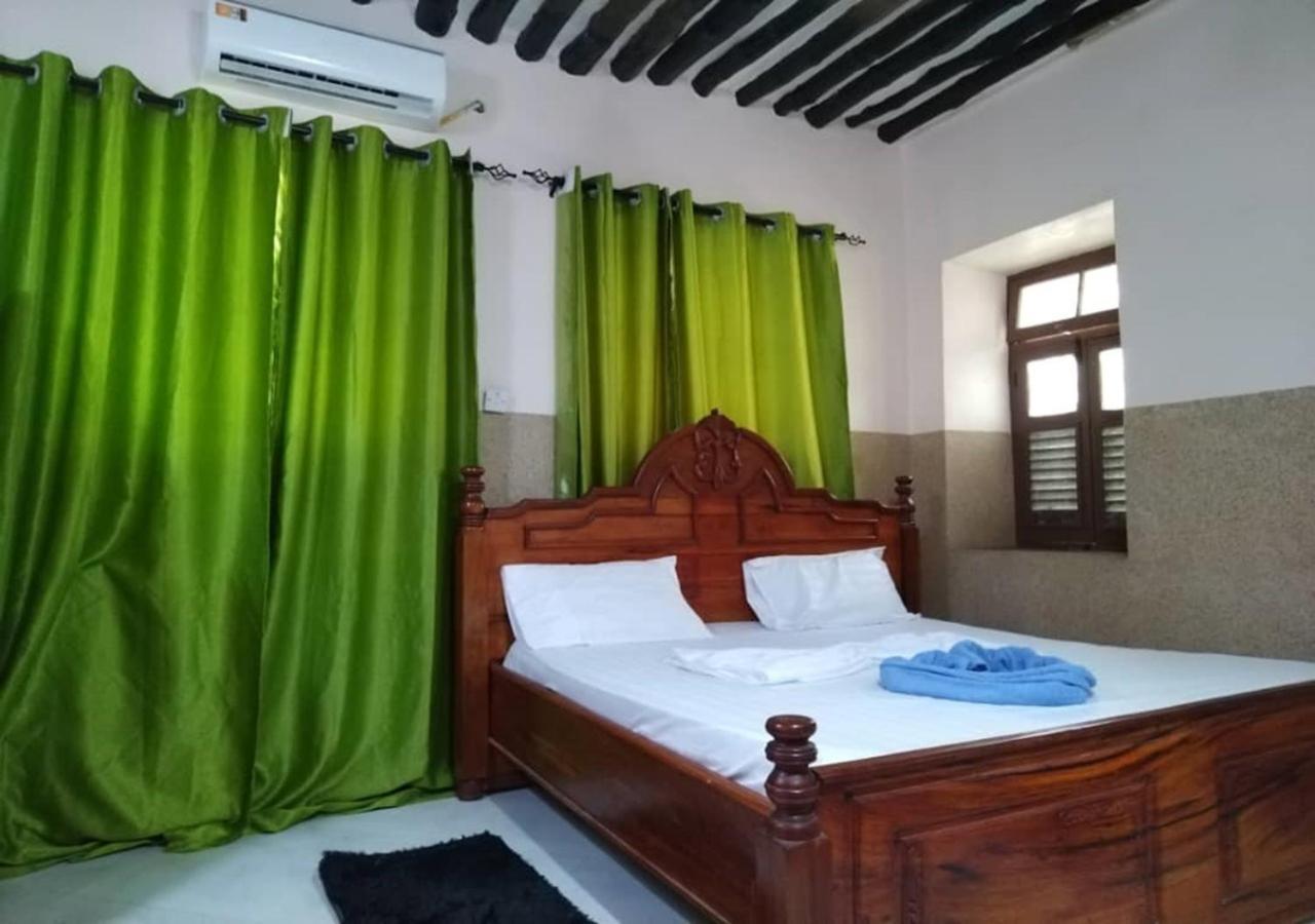Tausi House And