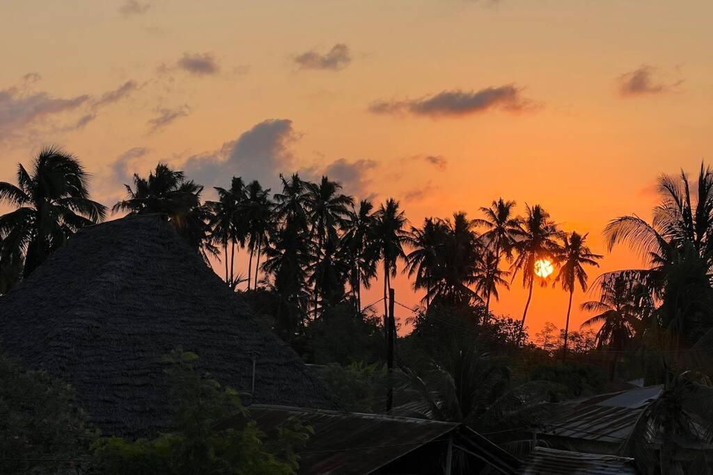 Stylish 2 Bedroom - 1 Min Walk To The Indian Ocean Apartment Umbuji