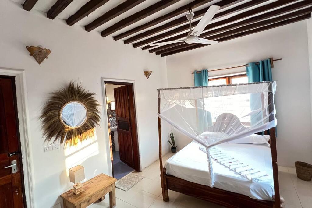 Stylish 2 Bedroom - 1 Min Walk To The Indian Ocean Apartment