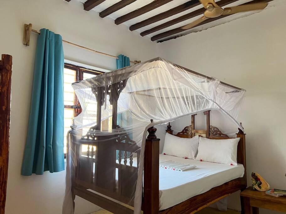Stylish 2 Bedroom - 1 Min Walk To The Indian Ocean Apartment *
