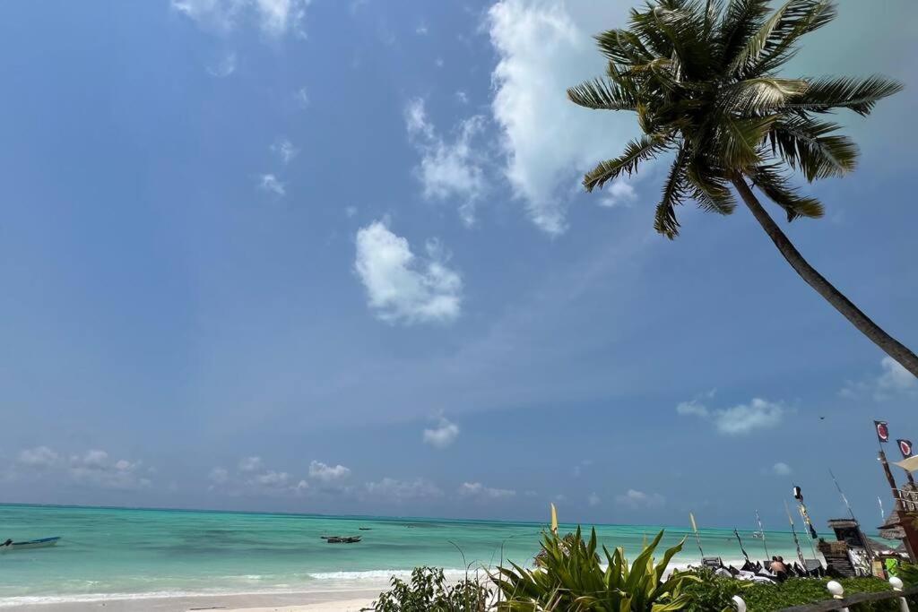 Apartment Stylish 2 Bedroom - 1 Min Walk To The Indian Ocean