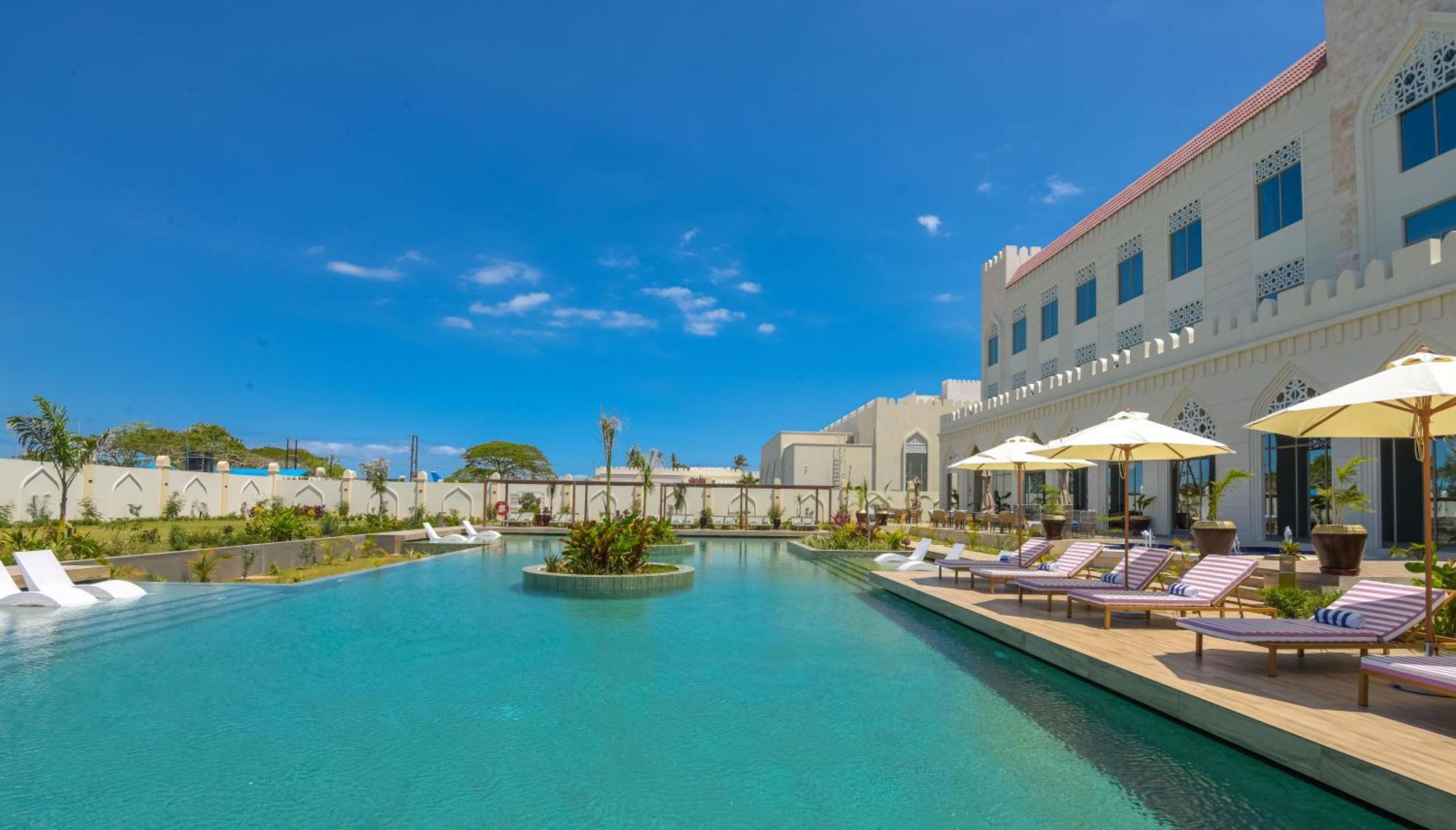 Hotel Golden Tulip Airport & 4*