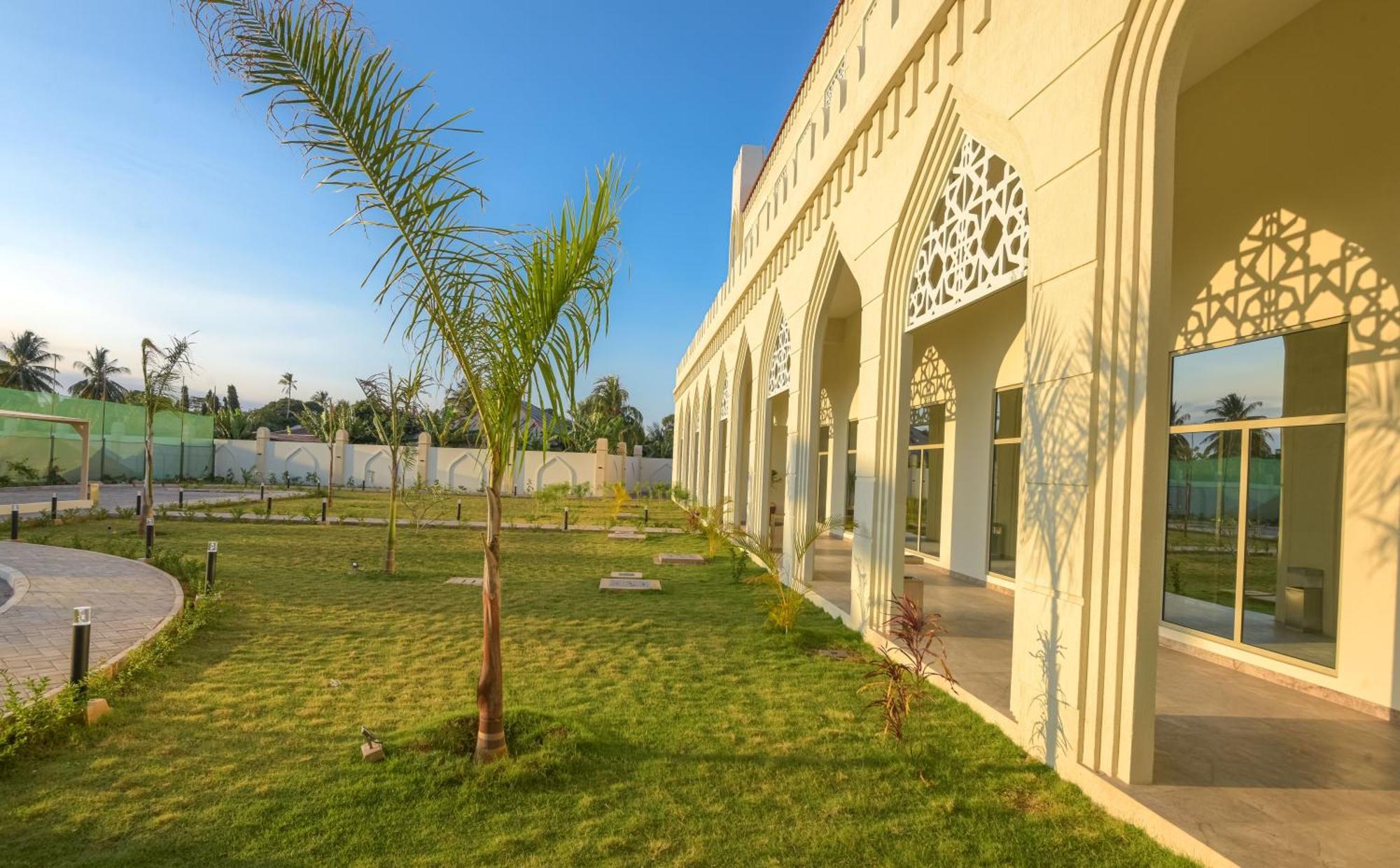 Hotel Golden Tulip Airport & 4*