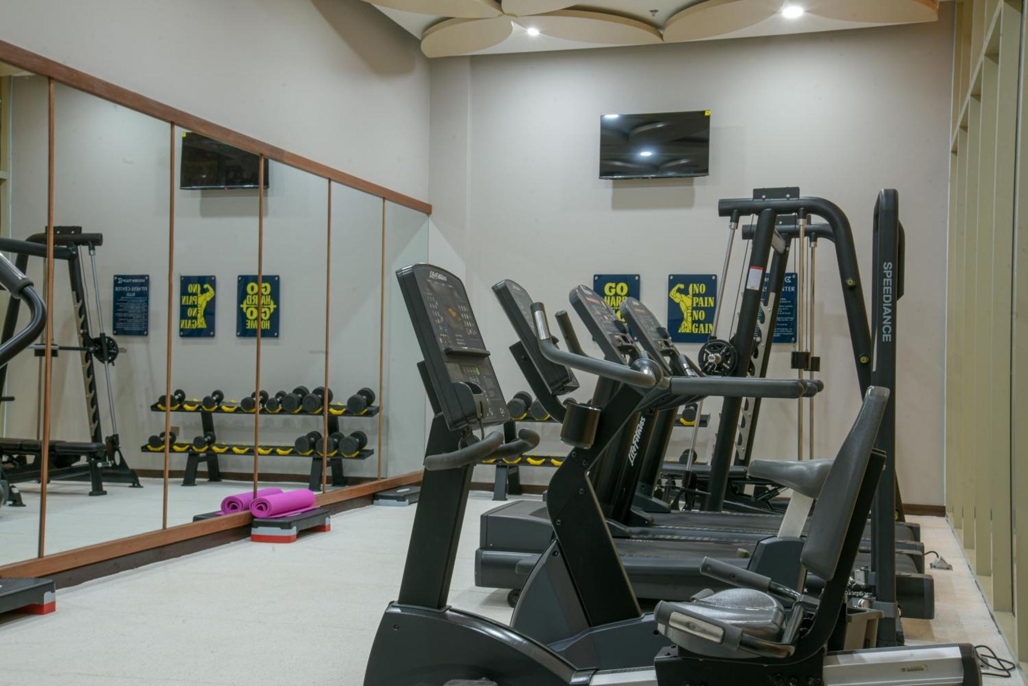 Hotel Golden Tulip Airport & 4*