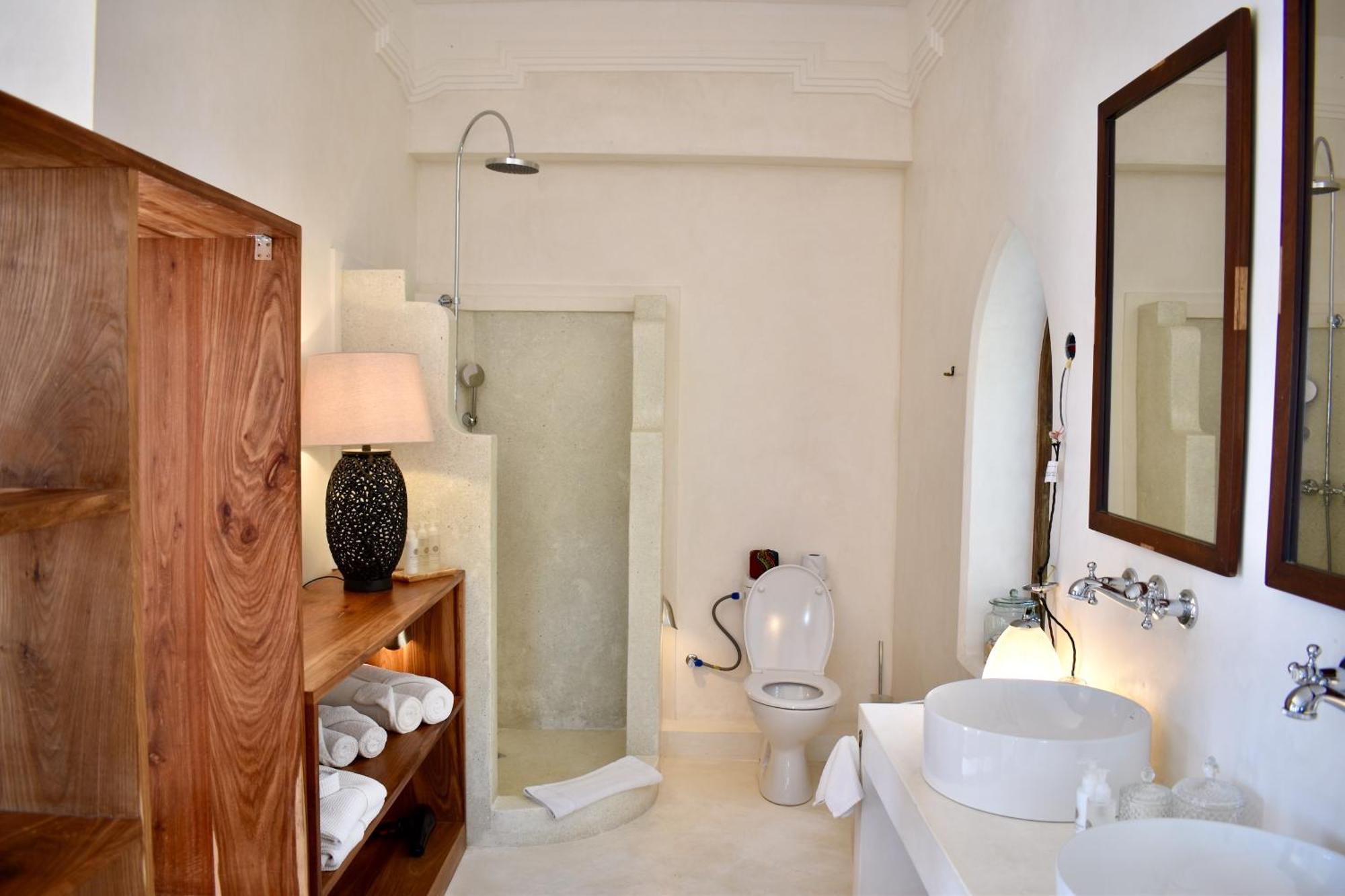 Qambani Luxury Hotel