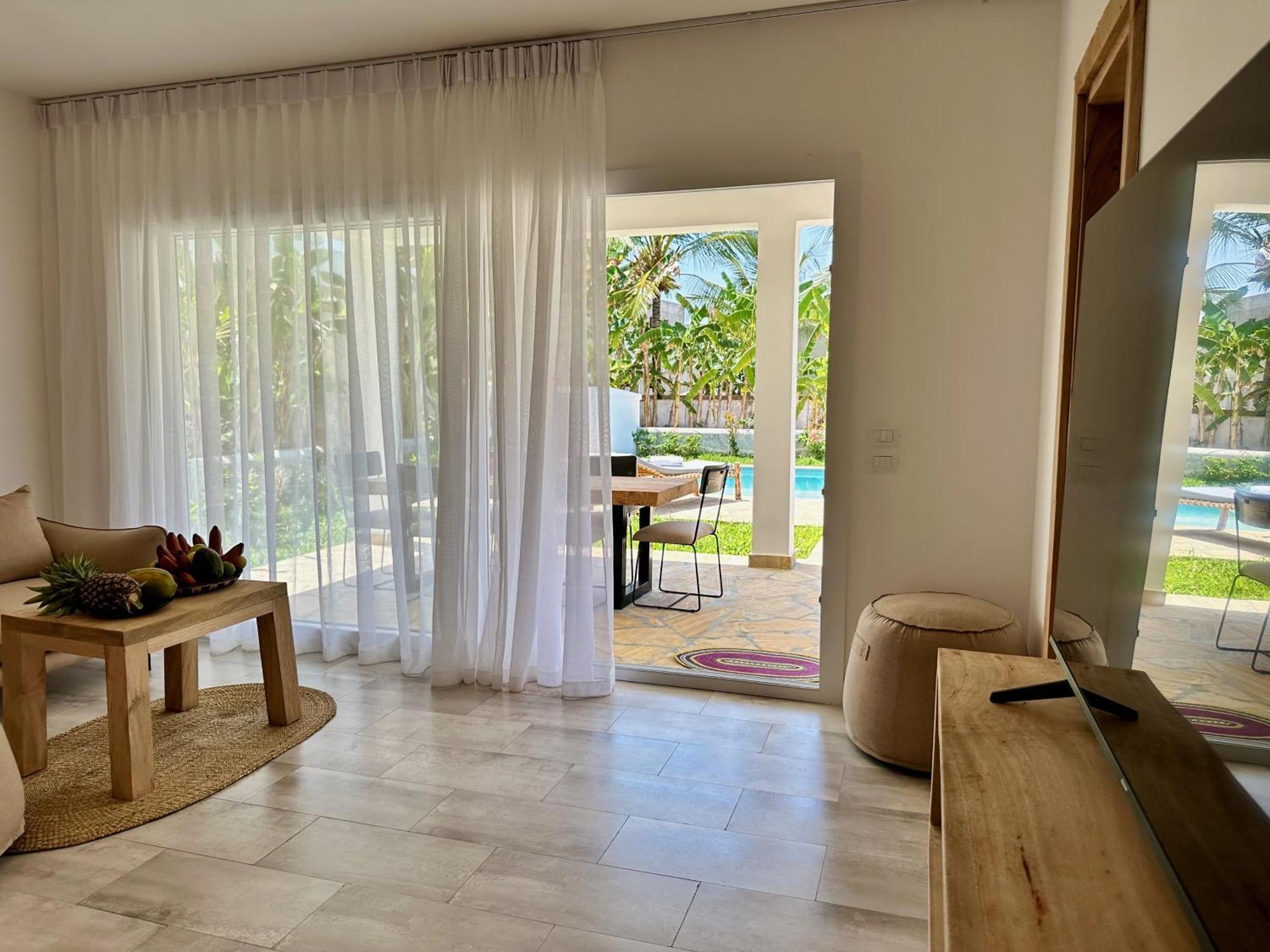 Toto With Private Pool Zanzibarhouses Gulioni