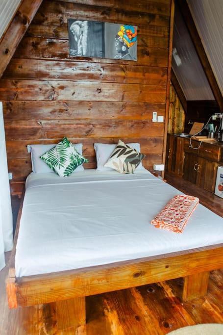 Eco-friendly A-frame 10min To Campsite *