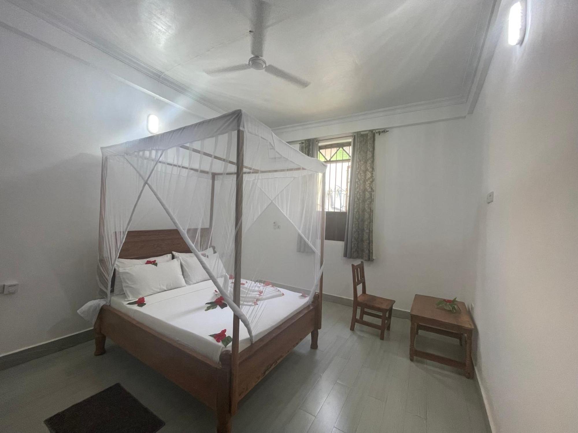 Amazing Zanzibar Beach Bed & Breakfast