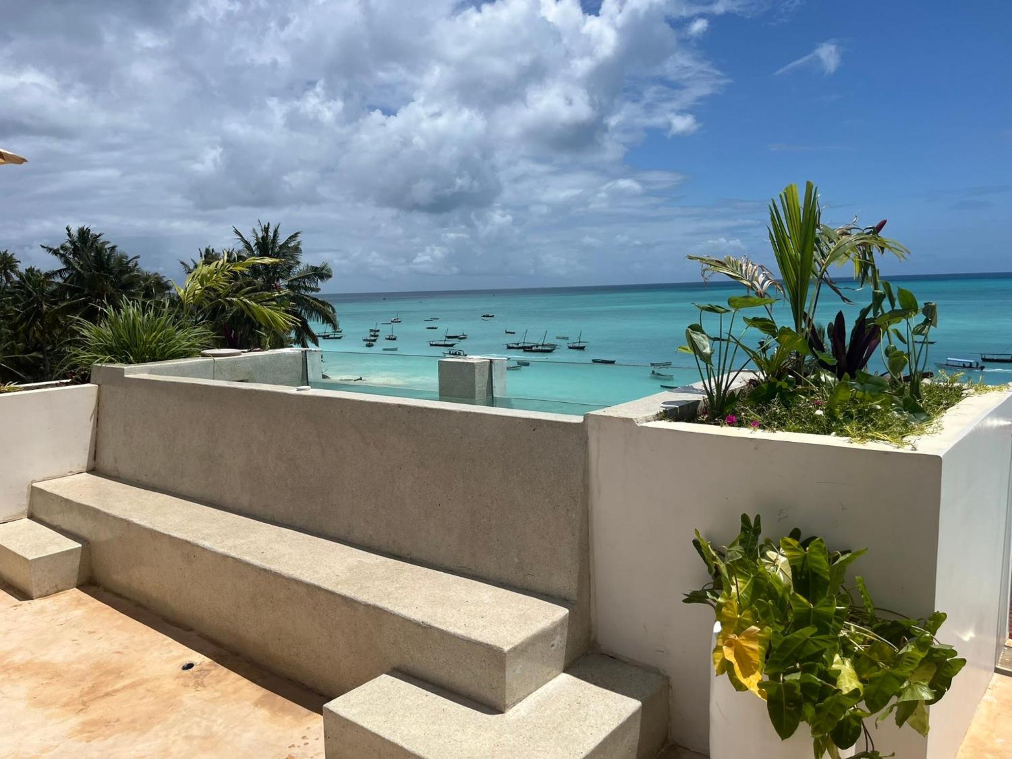 Aluna Hotel 4*