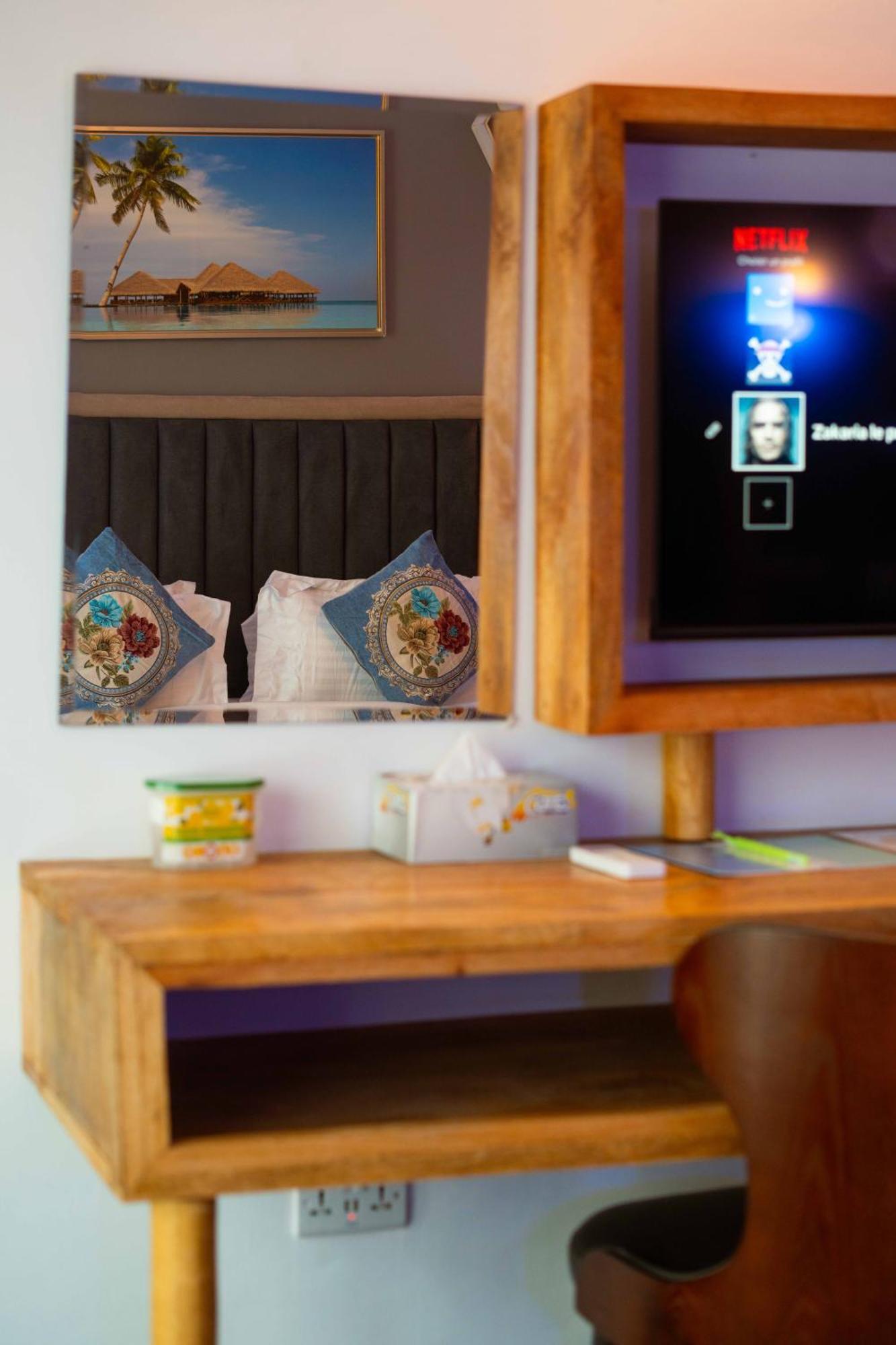 Hotel Canary &