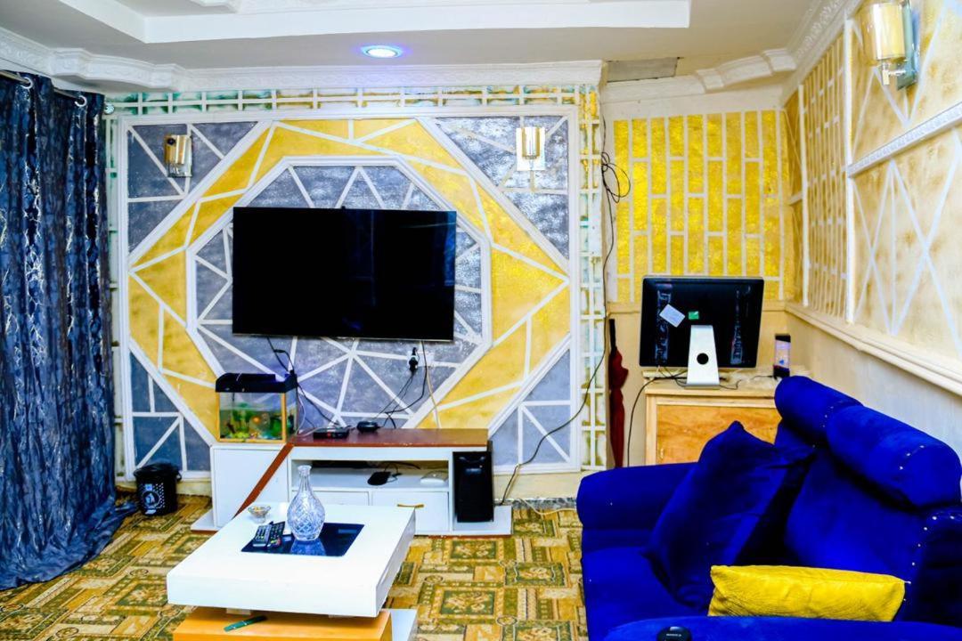 Apartment Brotherhoodhouse *