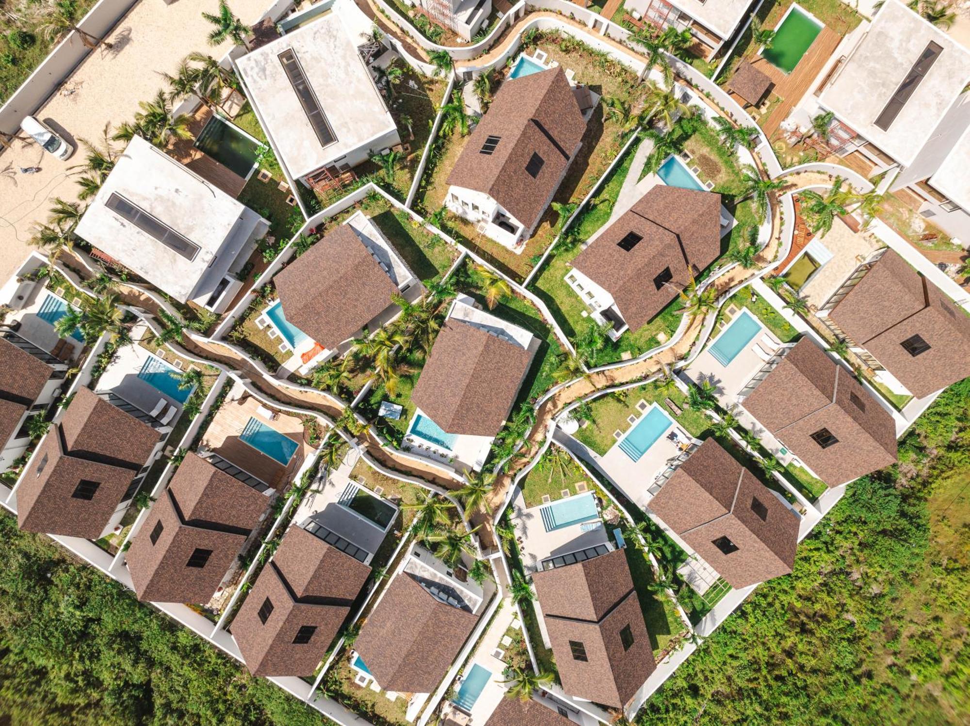 Emerald Escapes * Paje