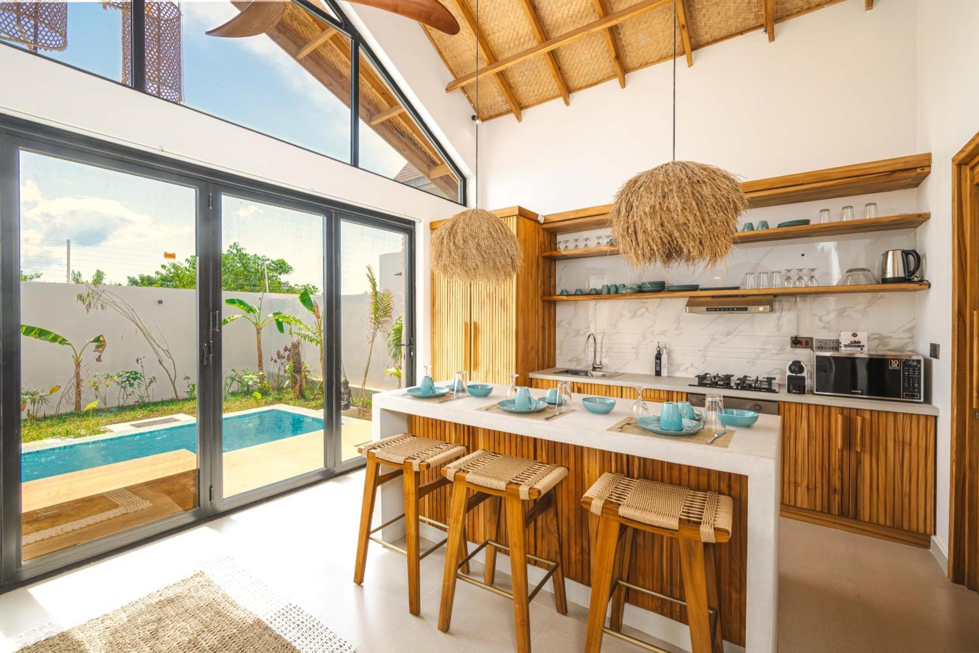 Emerald Escapes * Paje