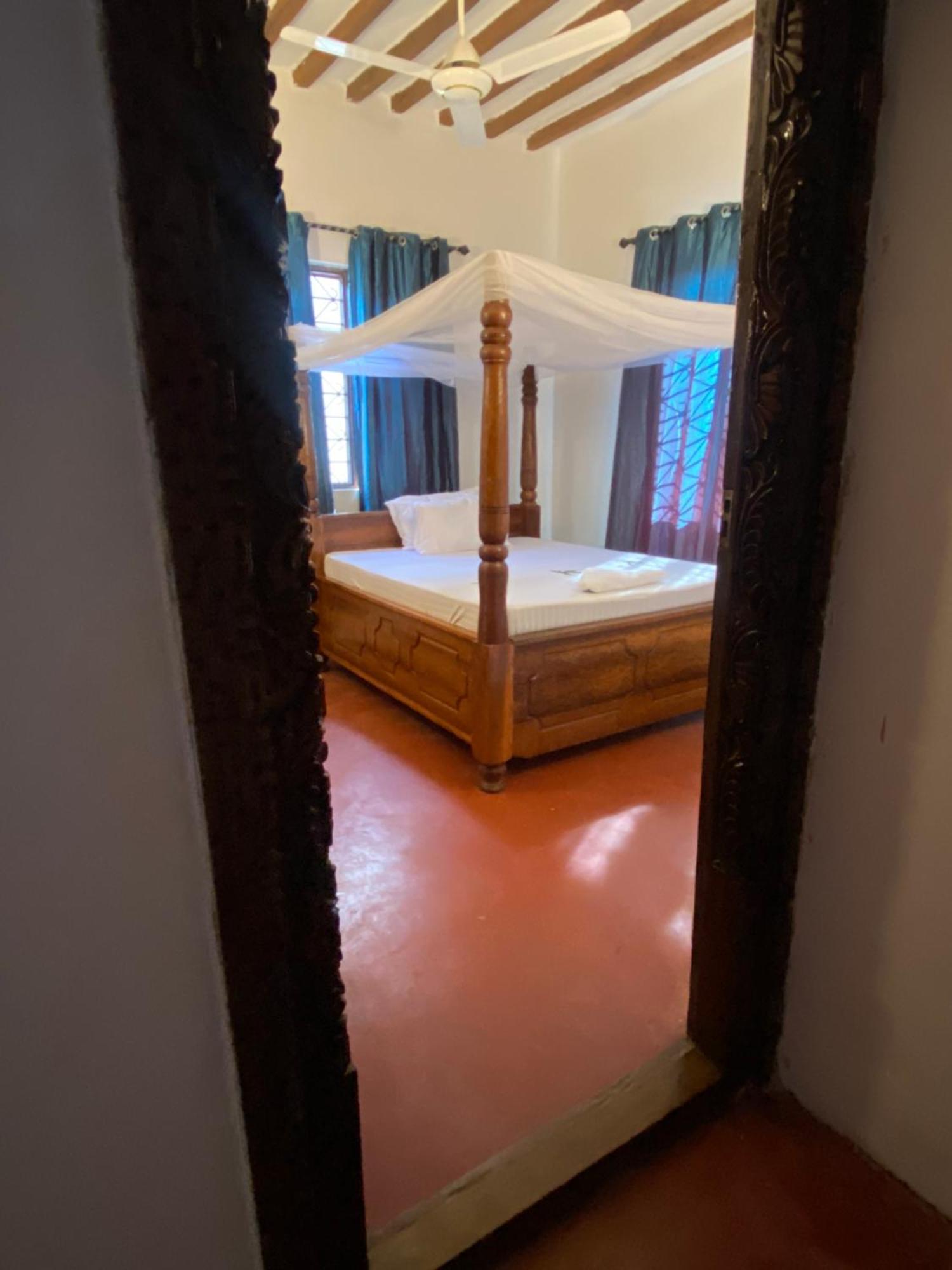Kobwa House & Back Packers