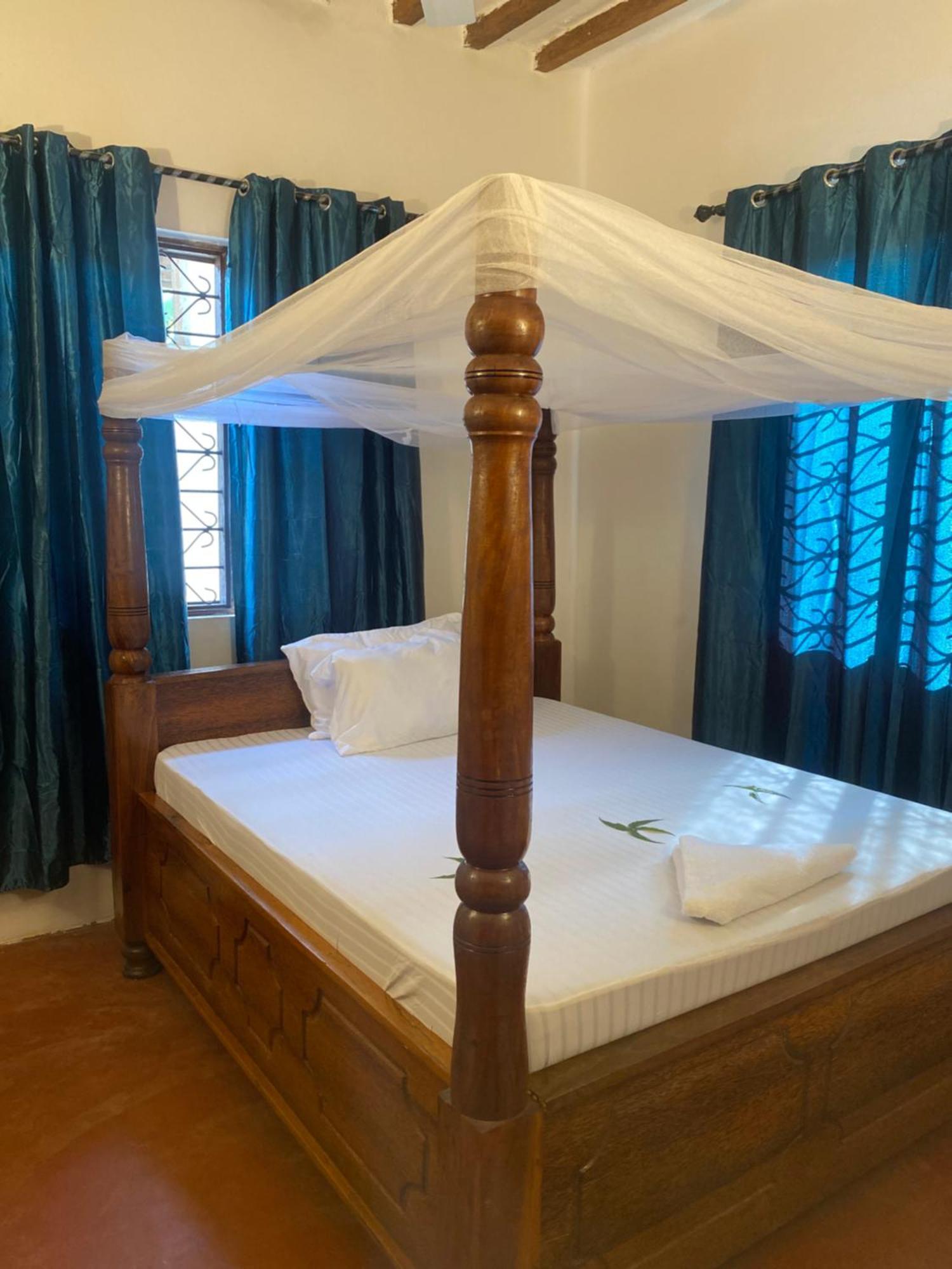 Apartment Kobwa House & Back Packers *