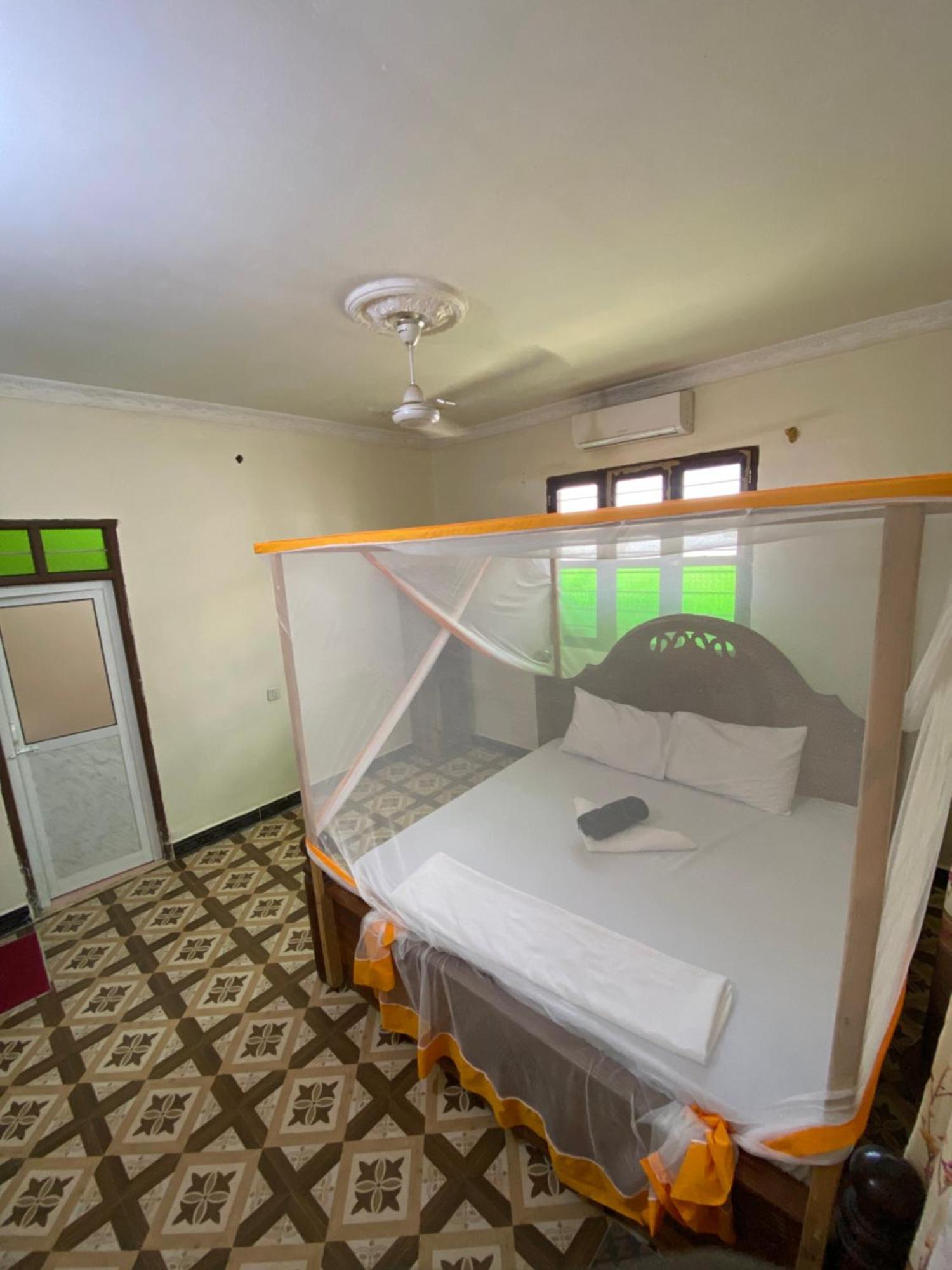 Bed & Breakfast Falcon House Kendwa