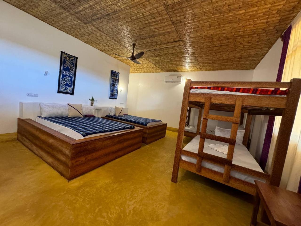 Hotel Shanti Cafe & Yoga