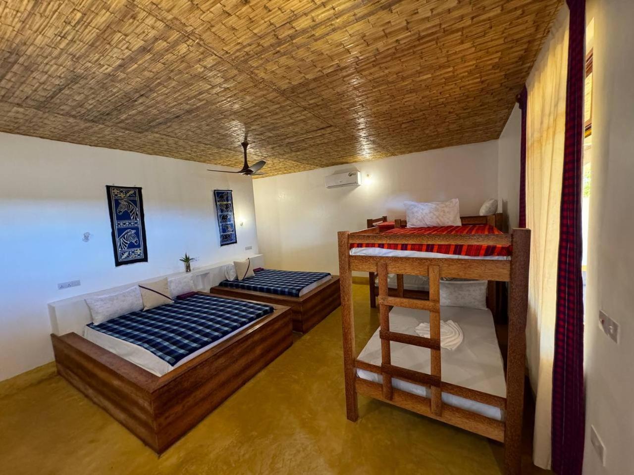 Hotel Shanti Cafe & Yoga