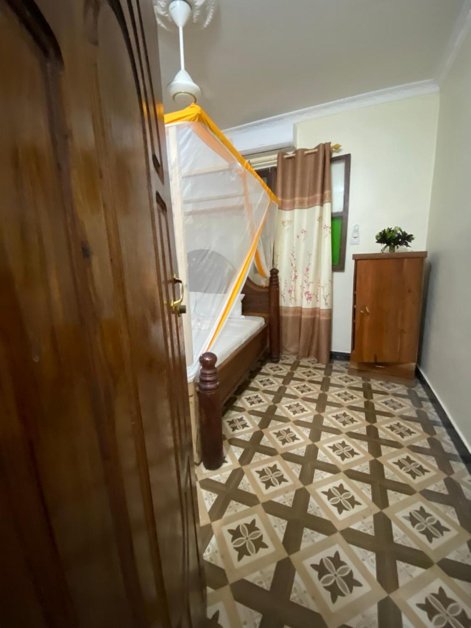 Bed & Breakfast Falcon House *