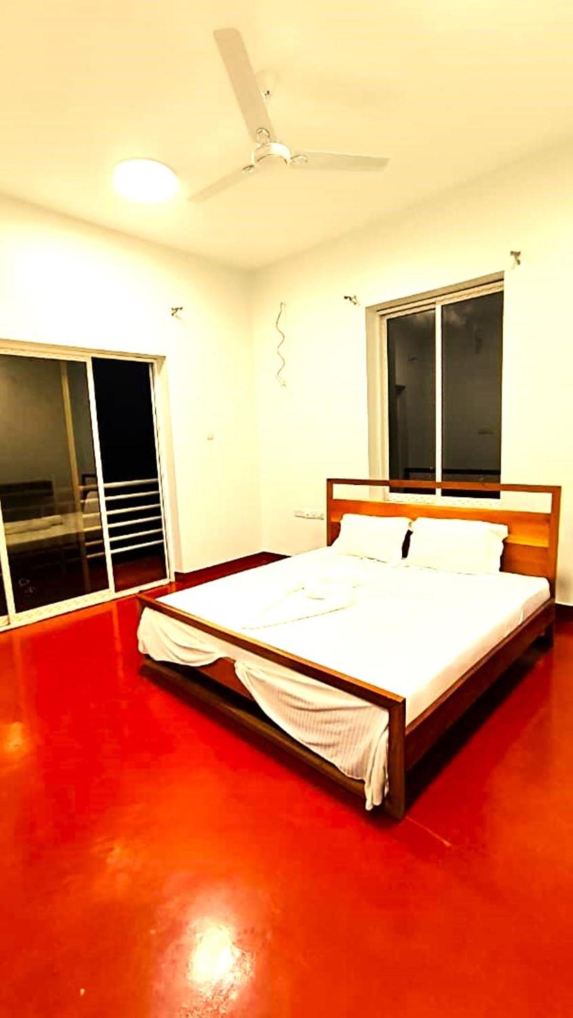 Uroa Hide Away