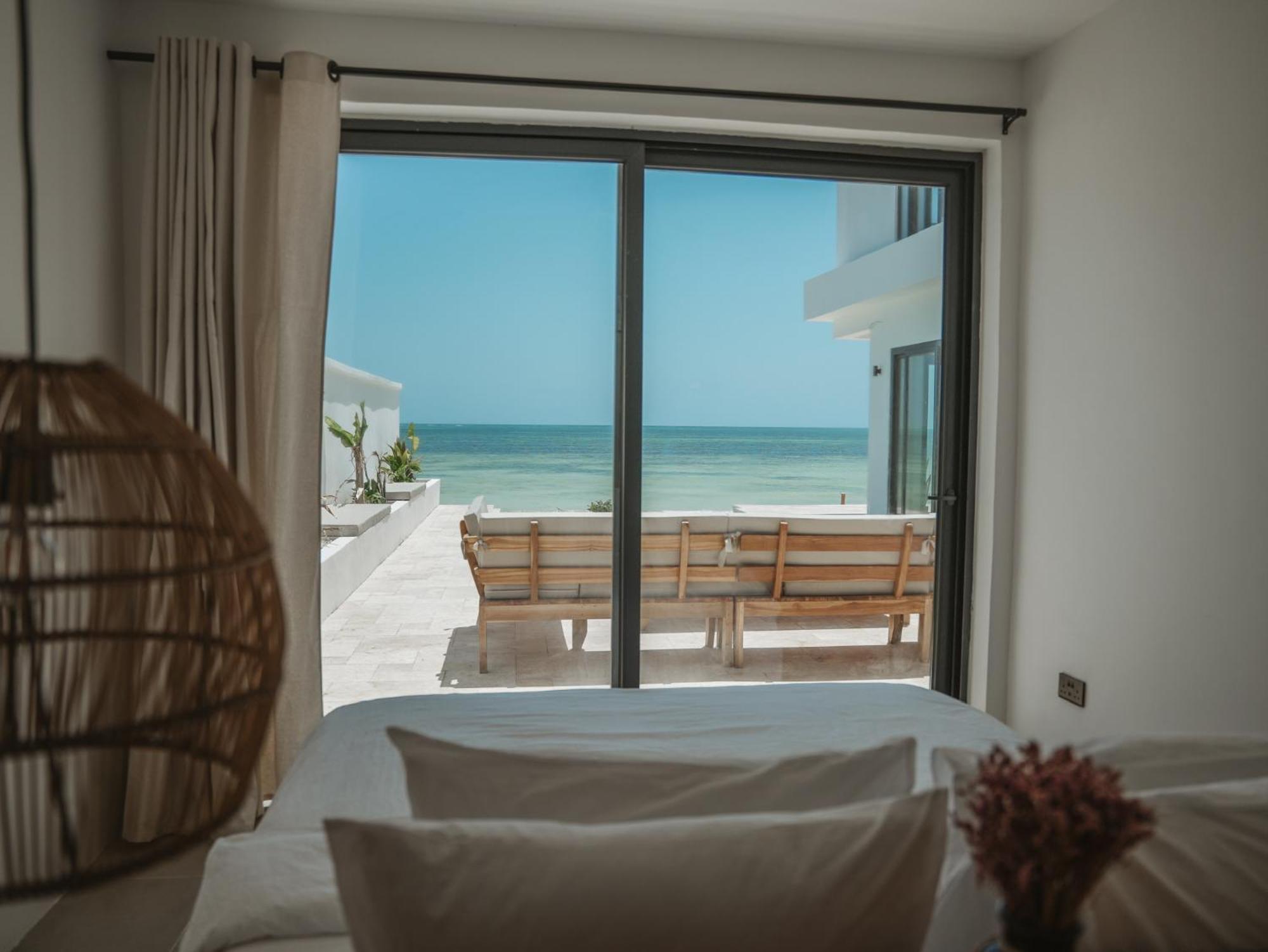 Julia - Luxury Ocean Views In Zanzibar Villa Kibigija