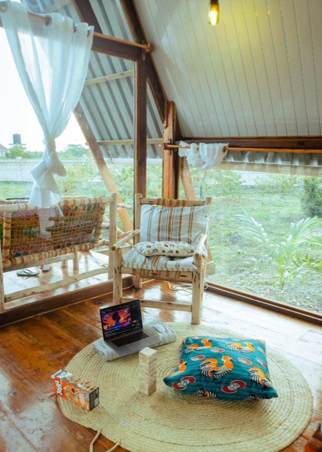 Eco-friendly A-frame 10min To