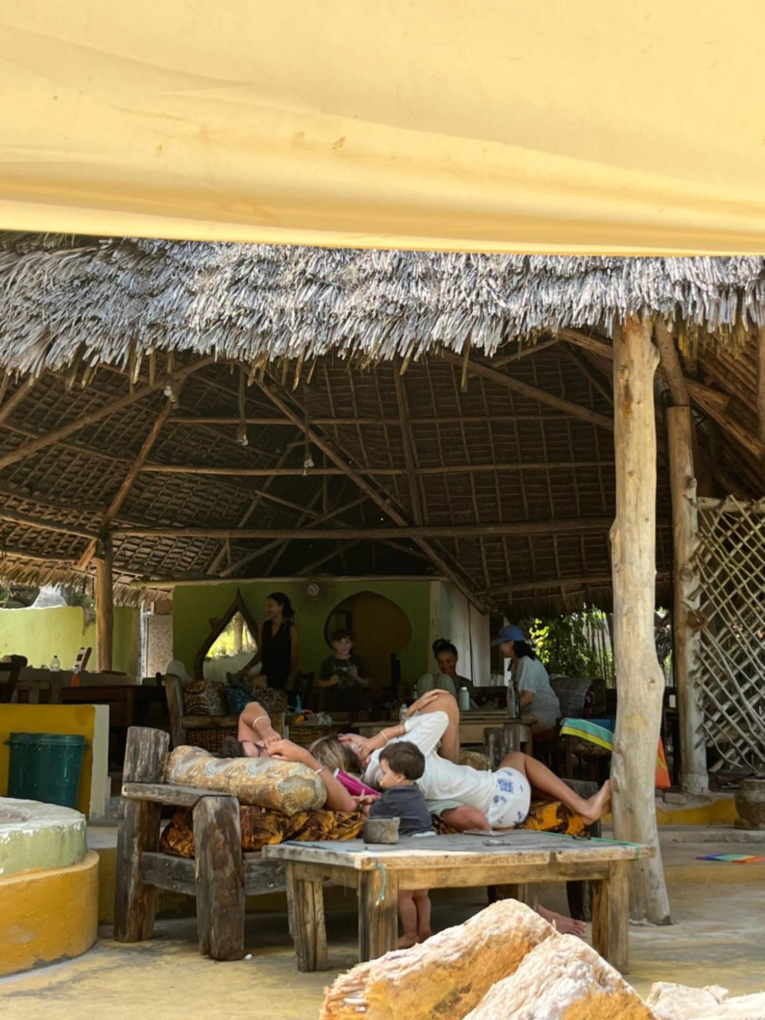 Sazani And Tidal Lounge Lodge