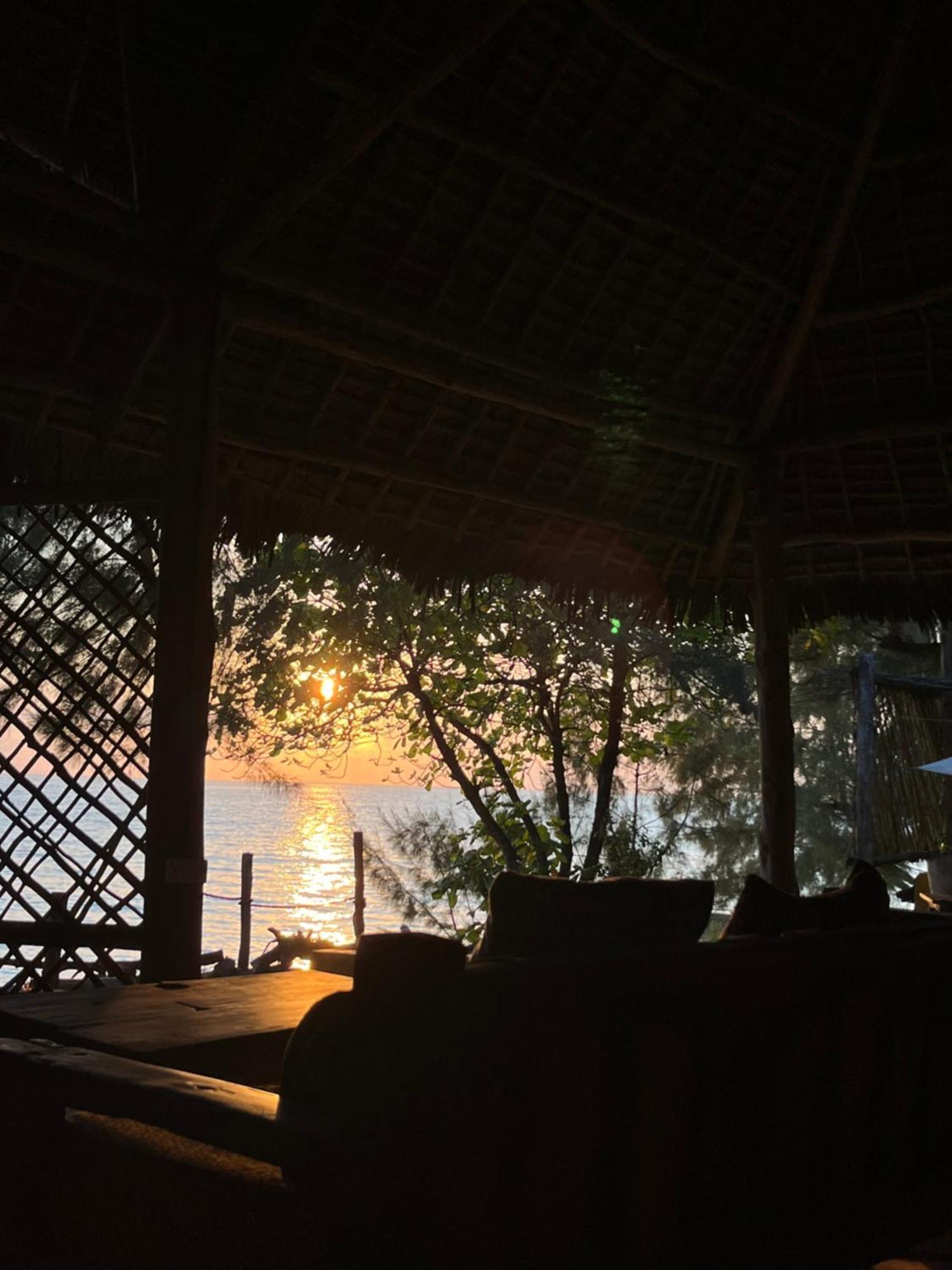 Lodge Sazani And Tidal Lounge *