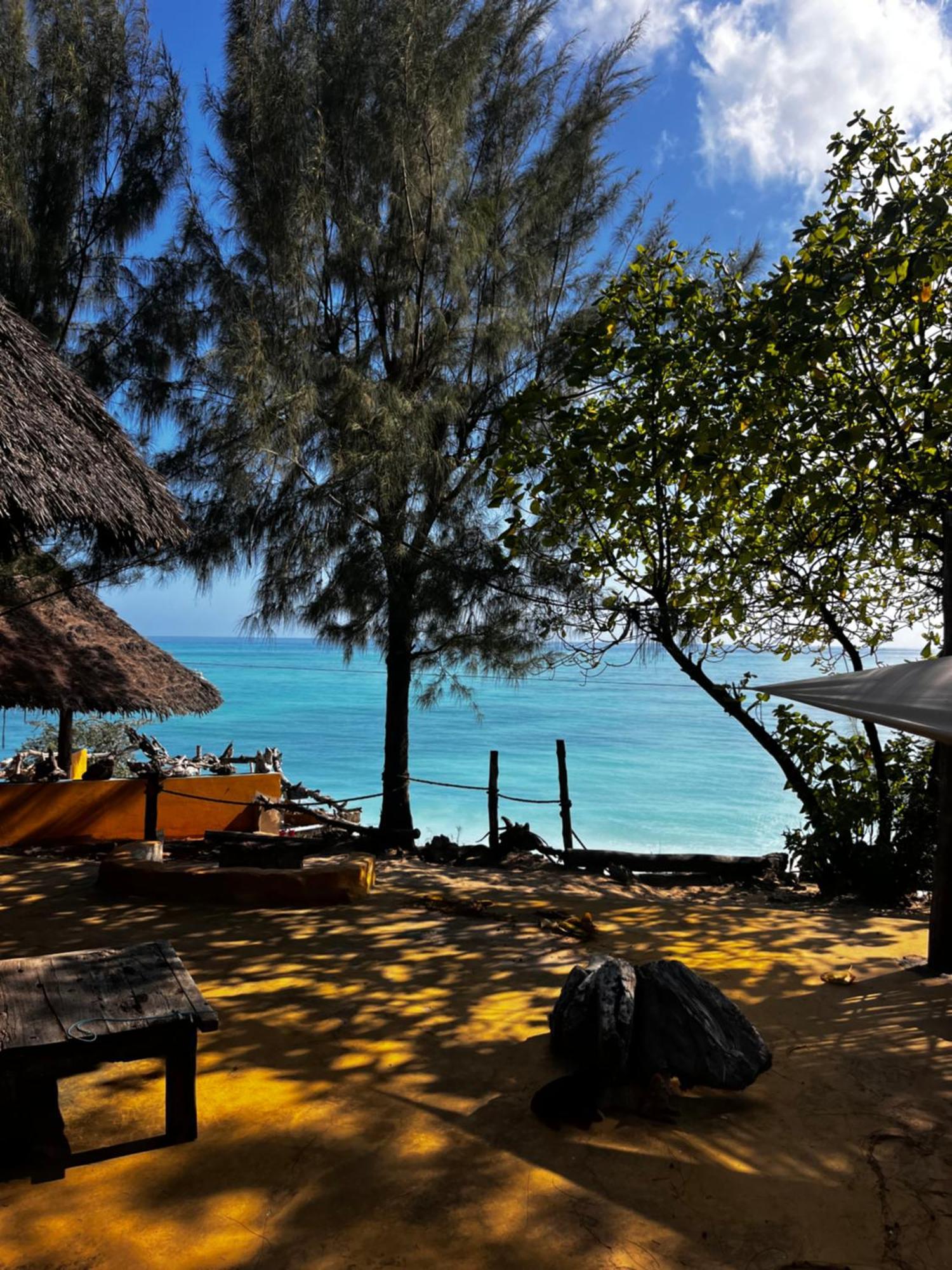 Sazani And Tidal Lounge Lodge