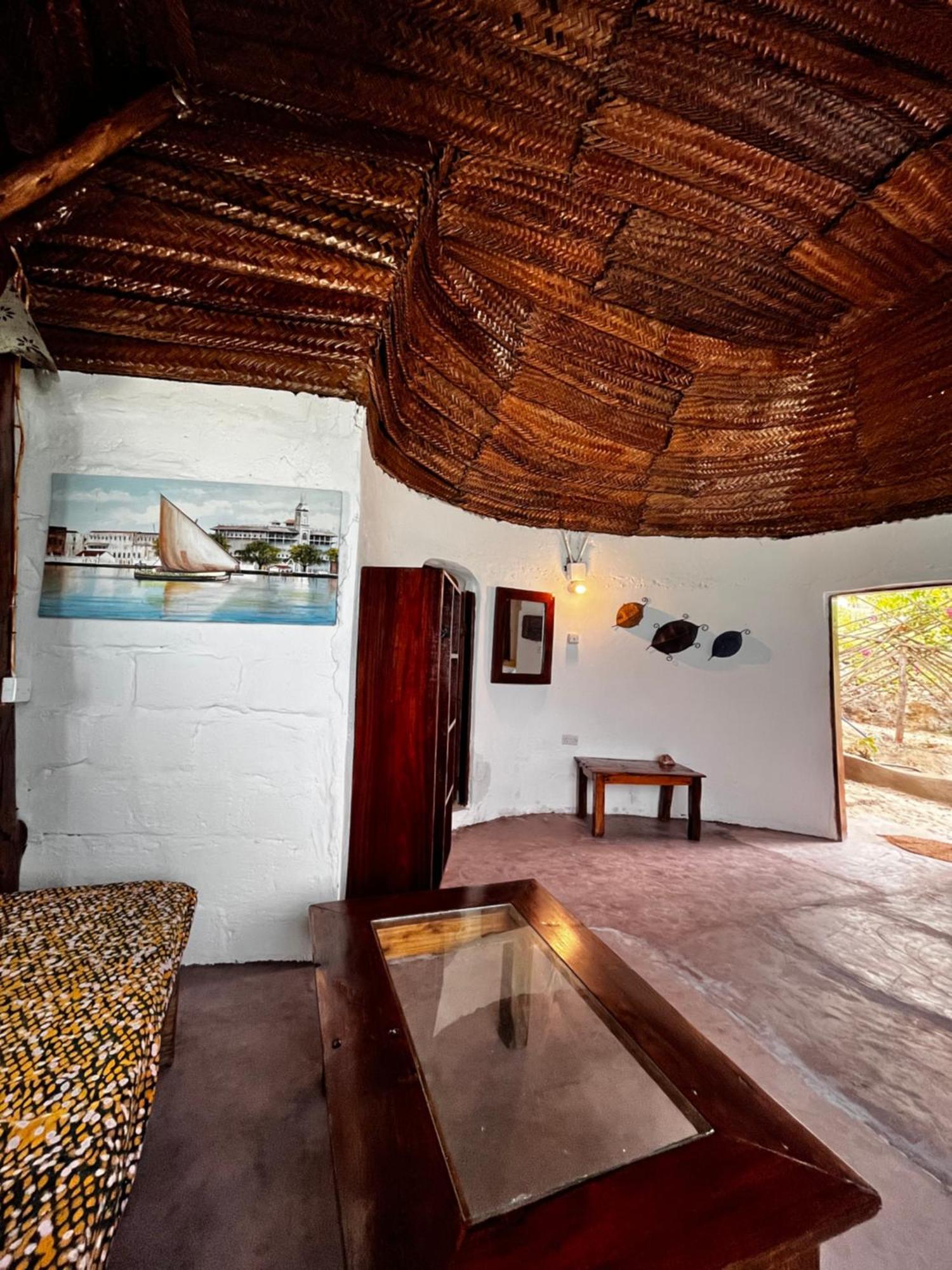 Sazani And Tidal Lounge Lodge *
