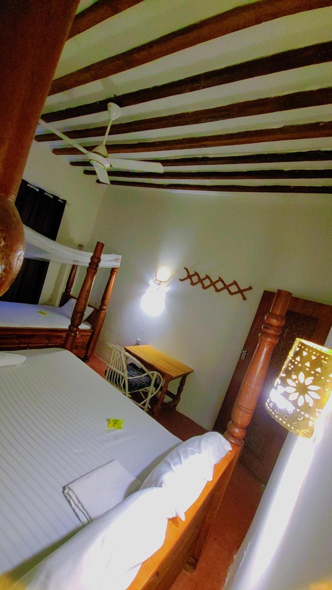 Kobwa House & Back Packers