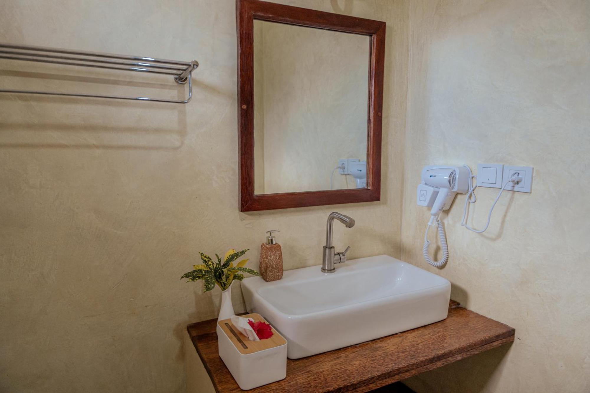 Juana Ocean Hotel Makunduchi