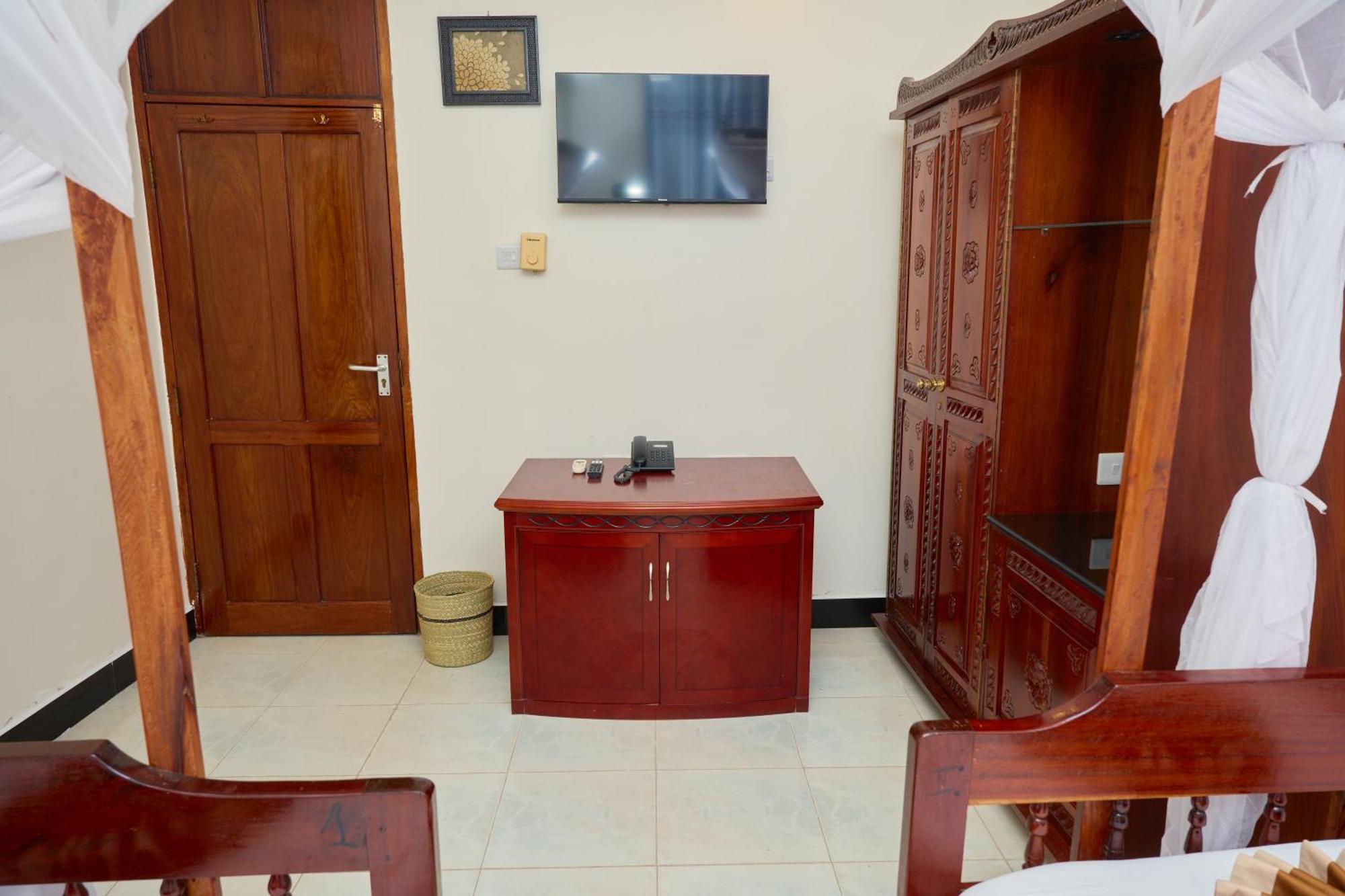Safari Hotel 3*