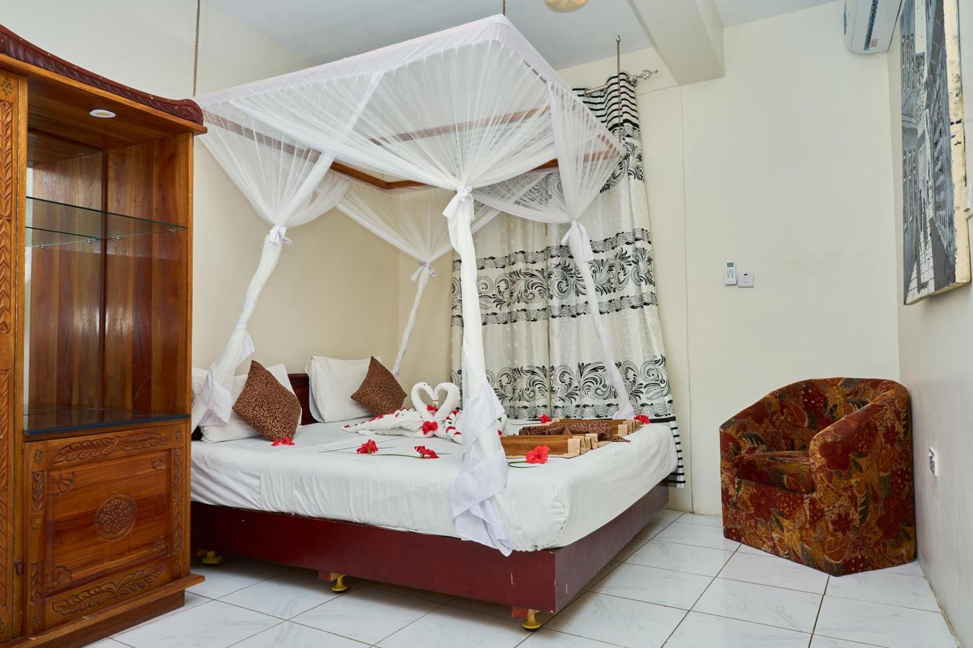 Safari Hotel 3*