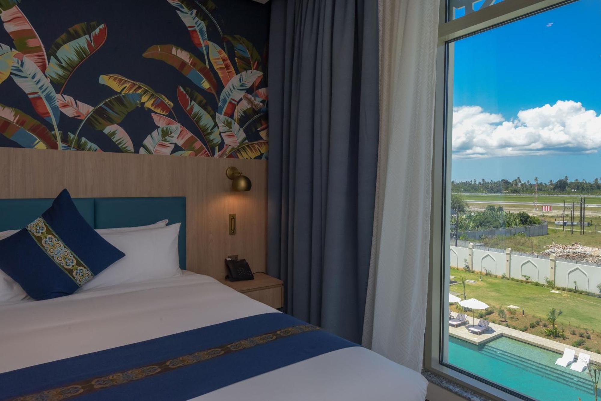 Hotel Golden Tulip Airport & 4*