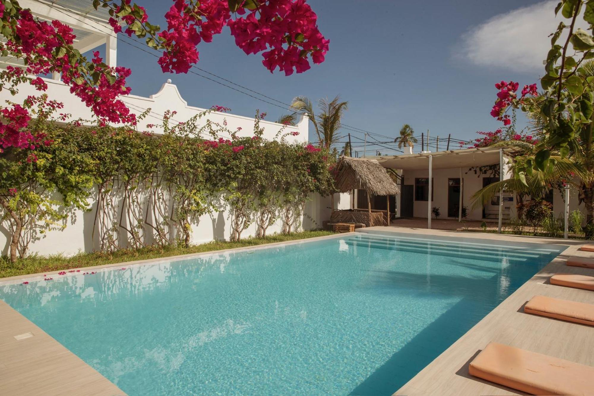 White House Resort *