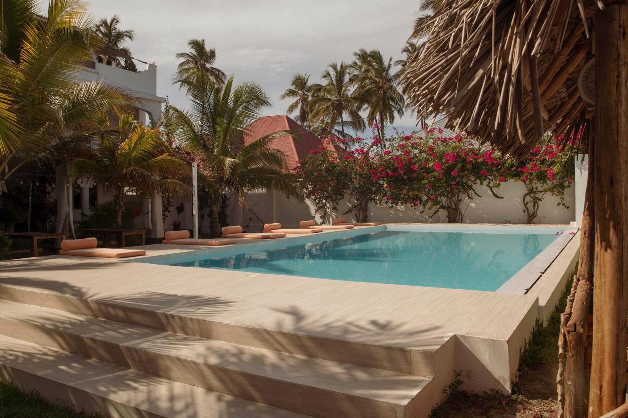 White House Resort *