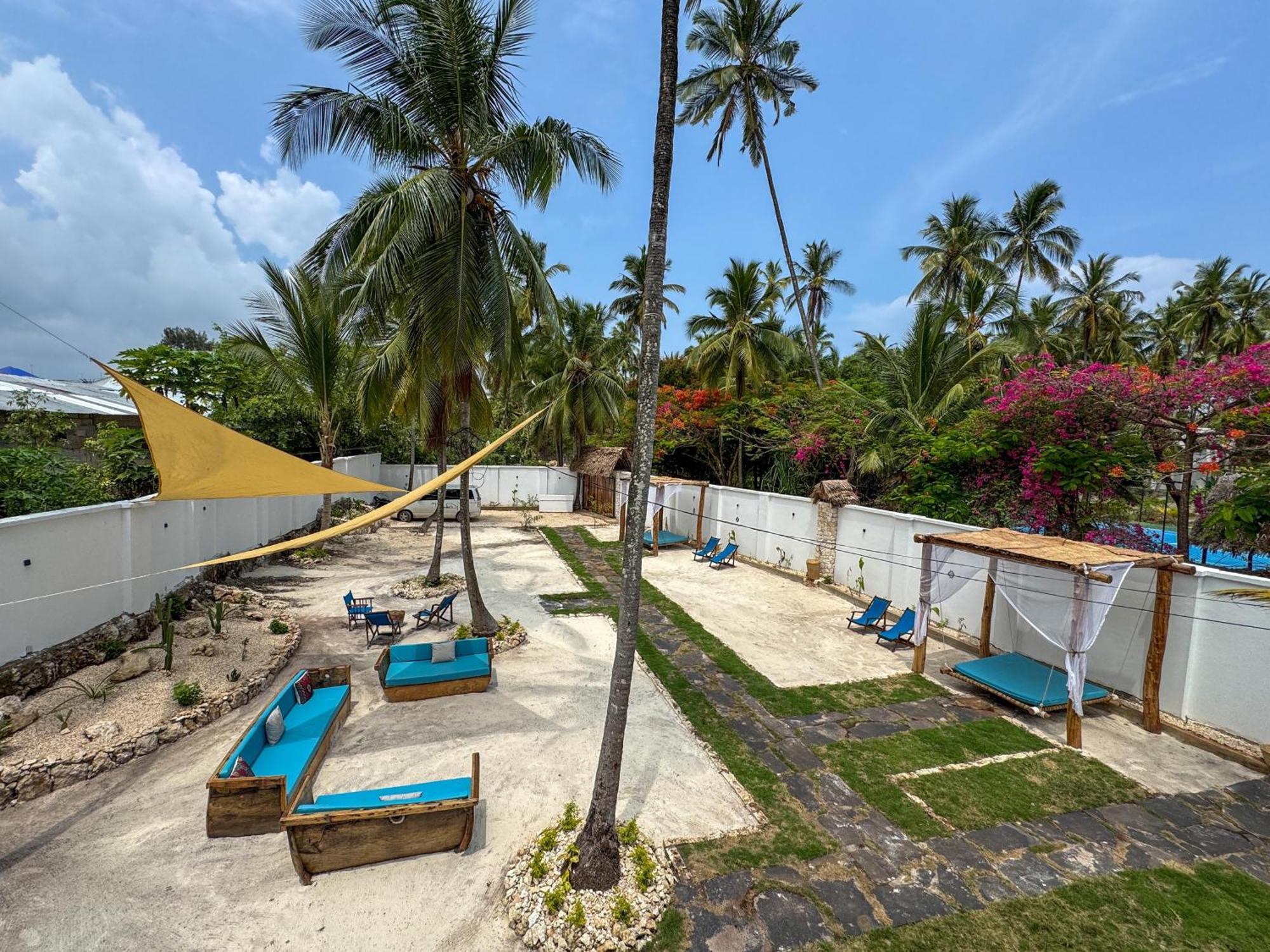 Mambo Lodge *