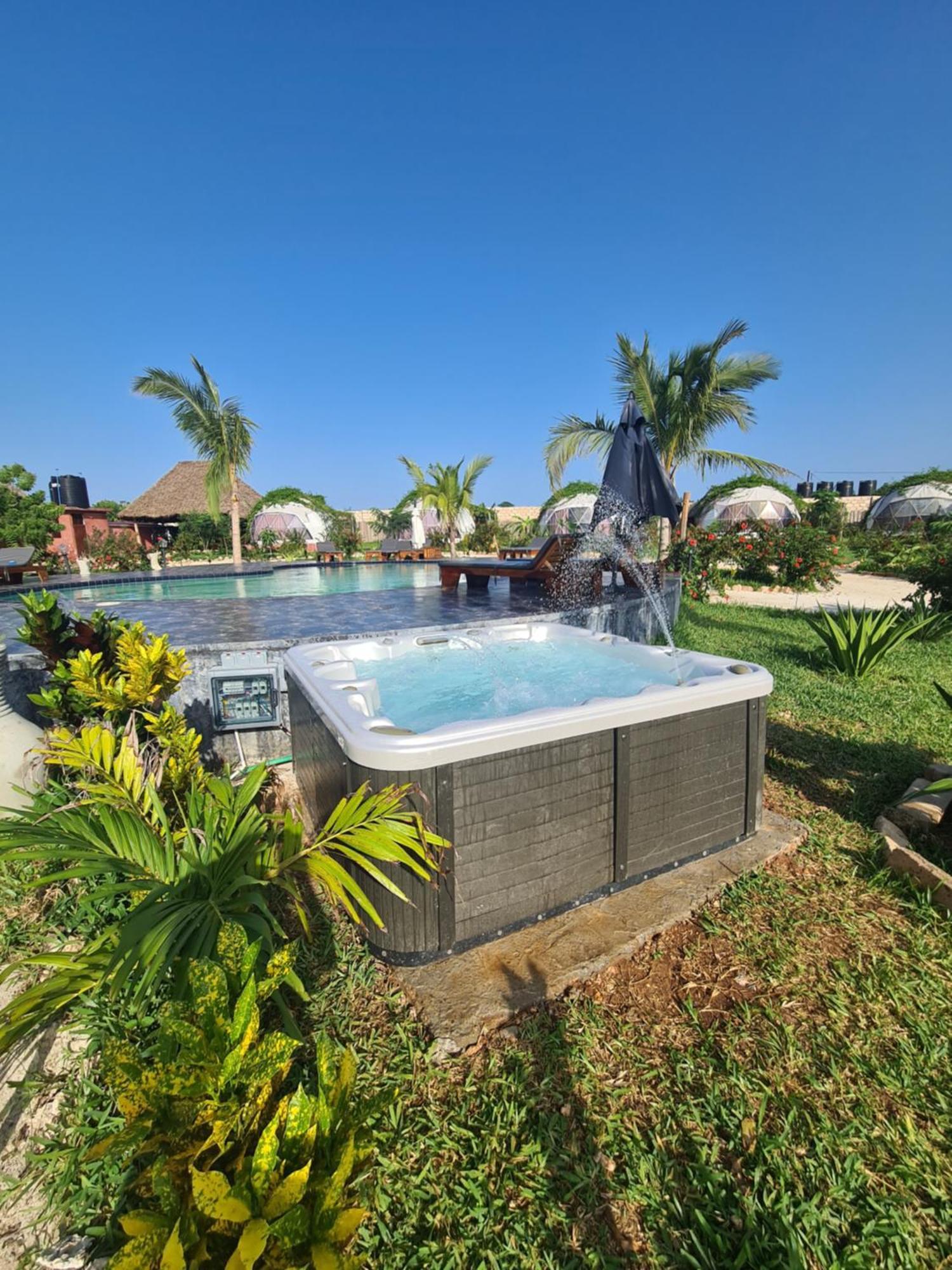 Paradise Hotel *