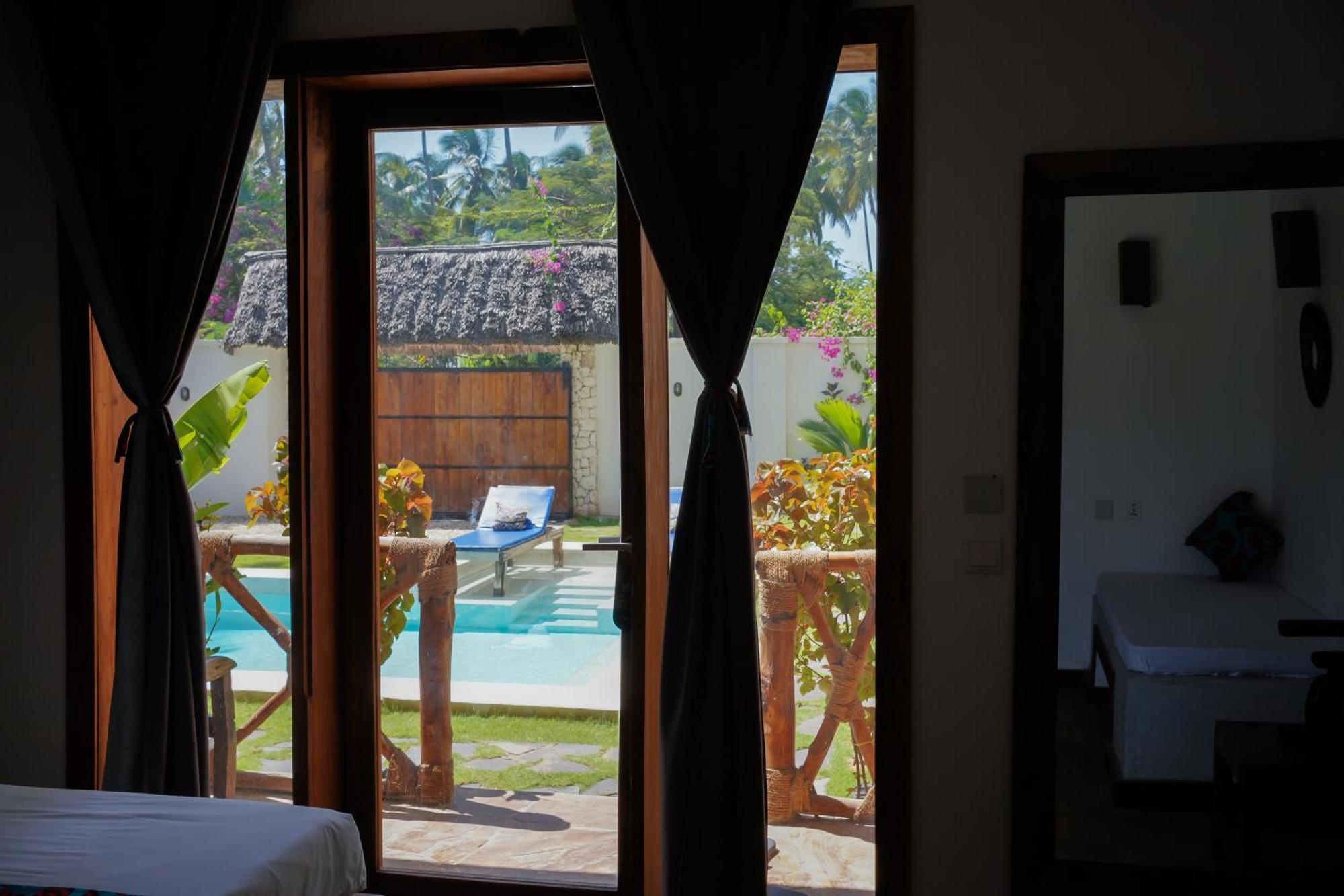 Mambo Lodge *